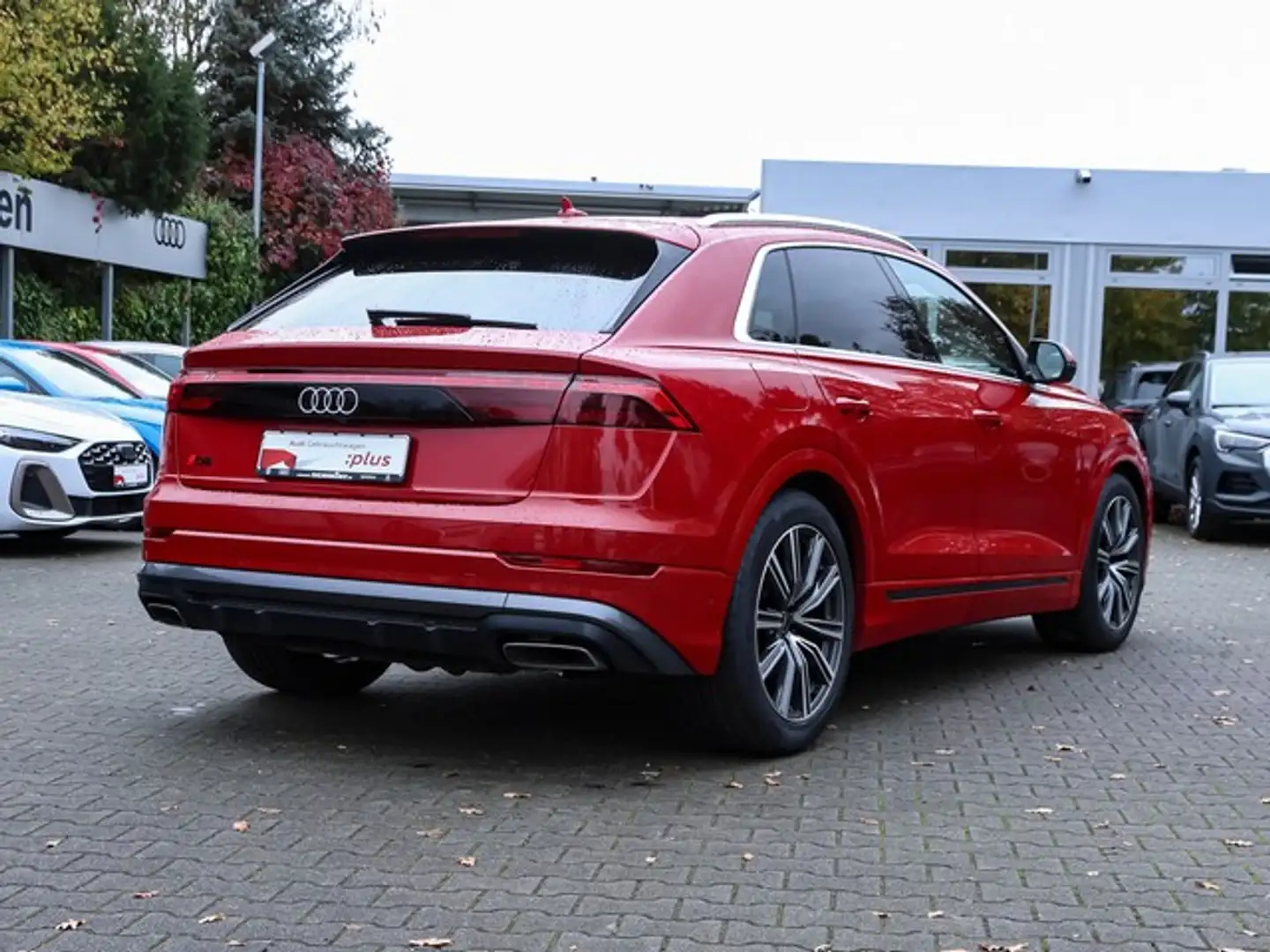Audi Q8 55 TFSI quattro S line Matrix LED HuD AHK Pano ... Rot - 2