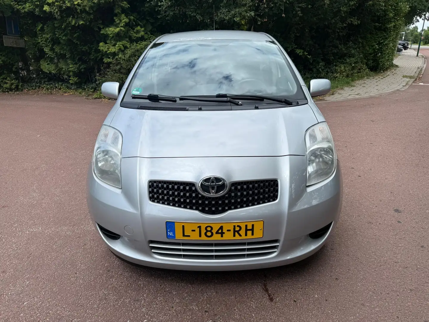 Toyota Yaris 1.3 VVTi Terra / Airco / Apk / 5d / Aux / Nette Au Grigio - 2