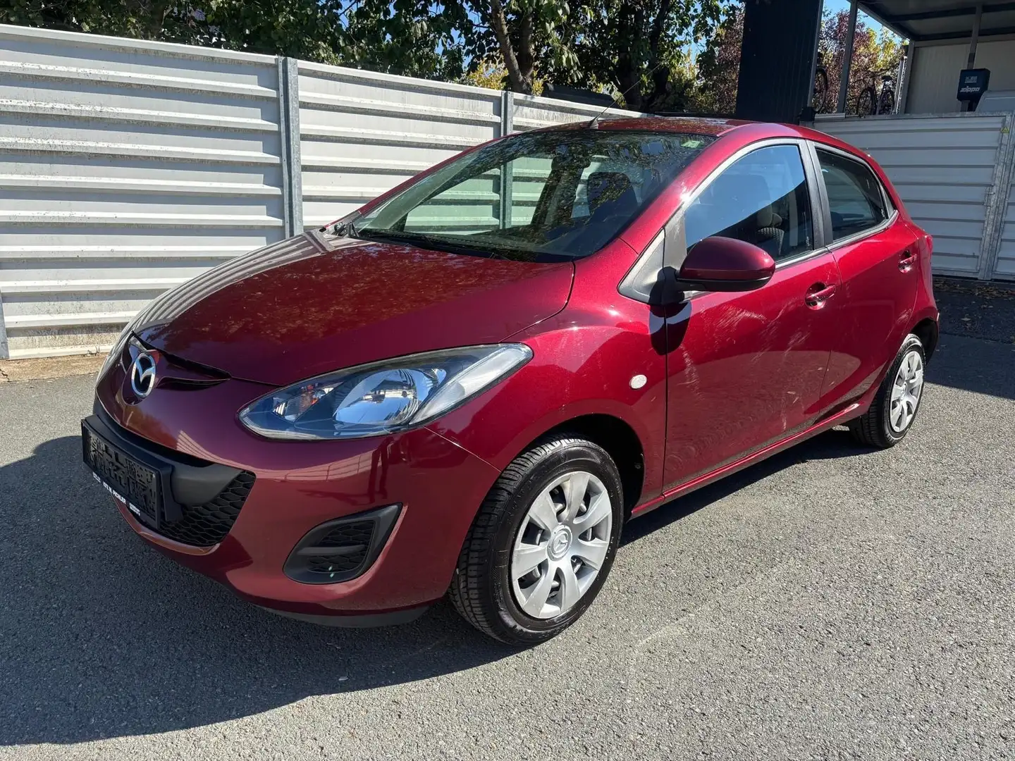 Mazda 2 1,3i CE Plus --- Mit Pickerl --- Rot - 1