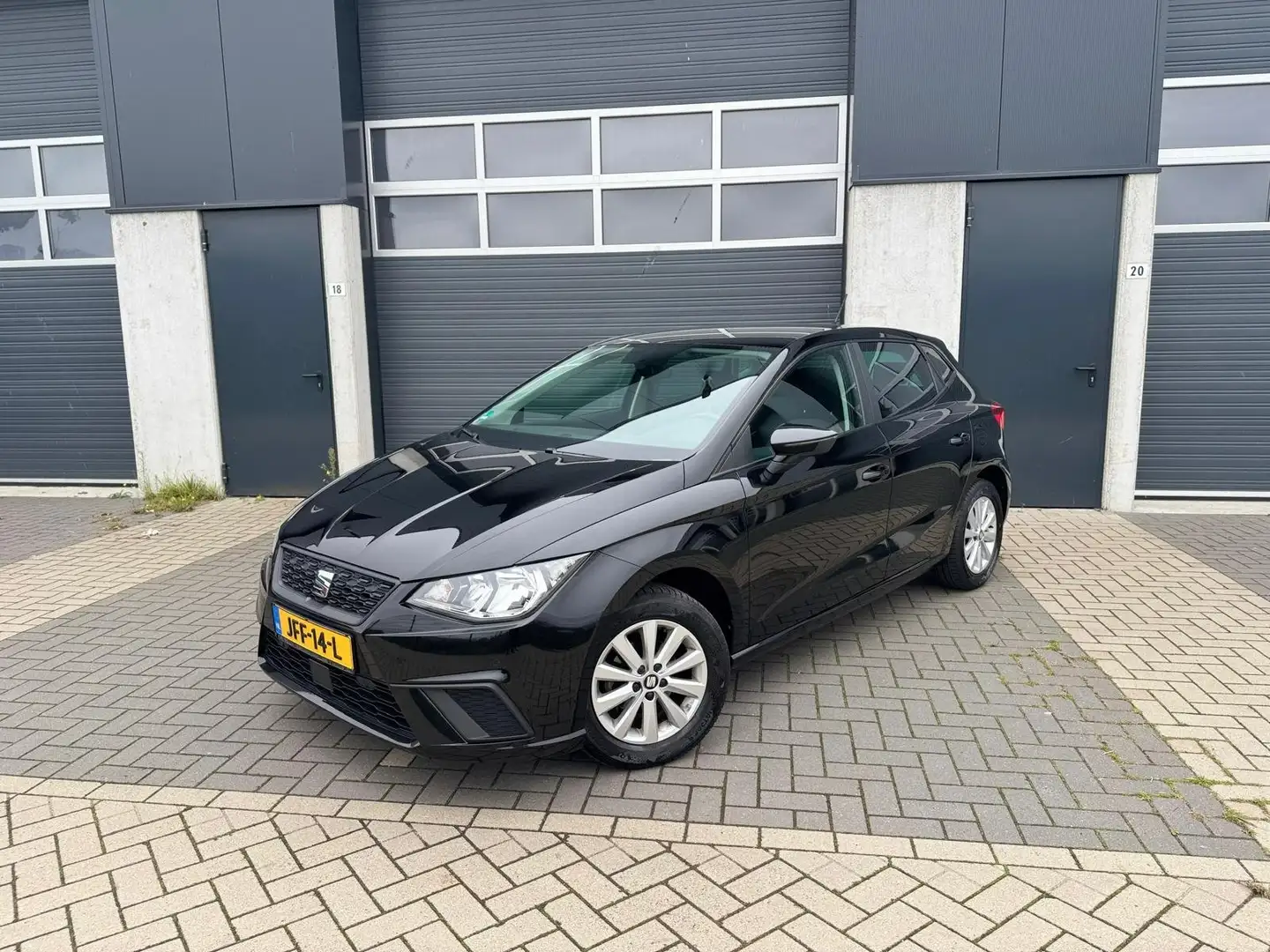 SEAT Ibiza 1.0 TSI FR BnsInt. Zwart - 1