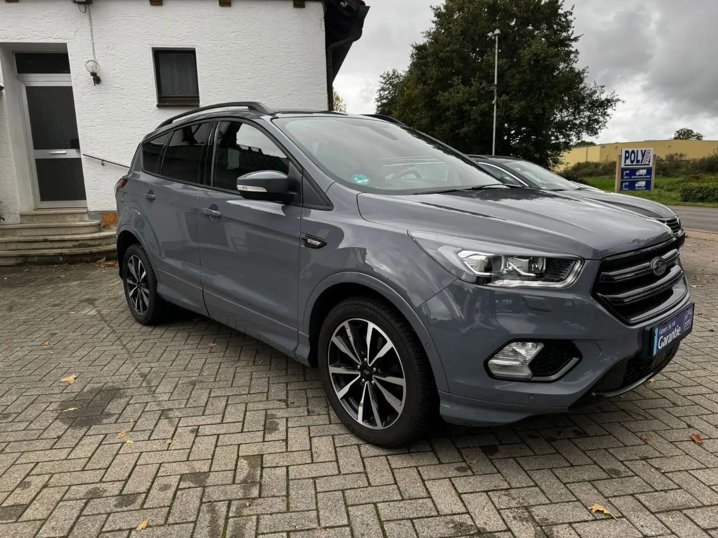 Ford Kuga 2,0 TDCI ST-Line, Navi,LED,Kamera Gris - 2