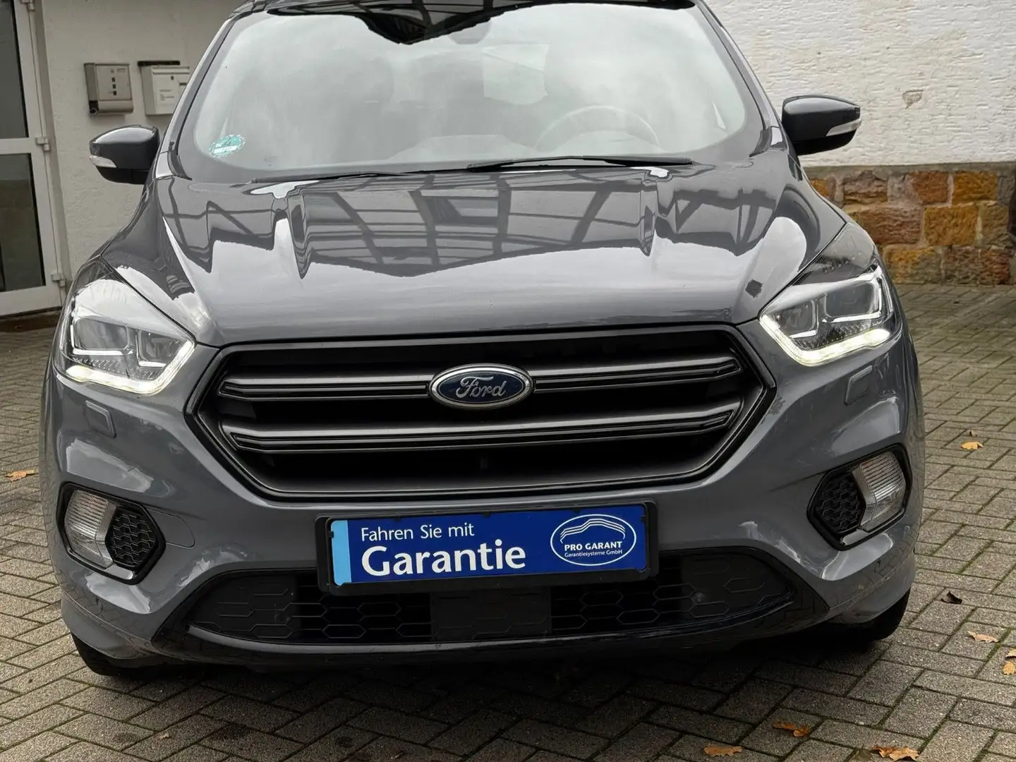 Ford Kuga 2,0 TDCI ST-Line, Navi,LED,Kamera Gris - 1