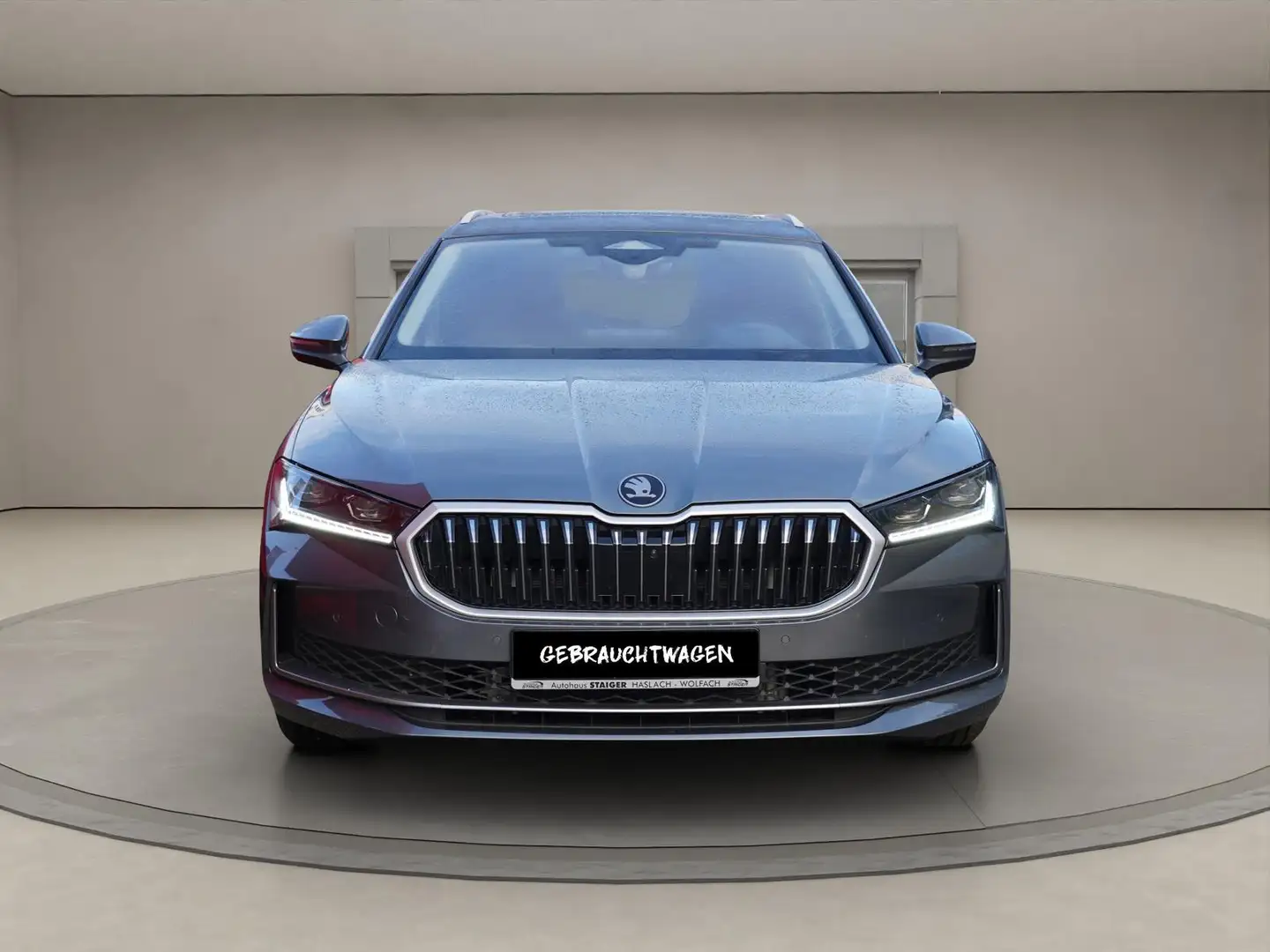 Skoda Superb Combi Selection 2.0 TDI DSG+ACC+Navi+Pano Grau - 2