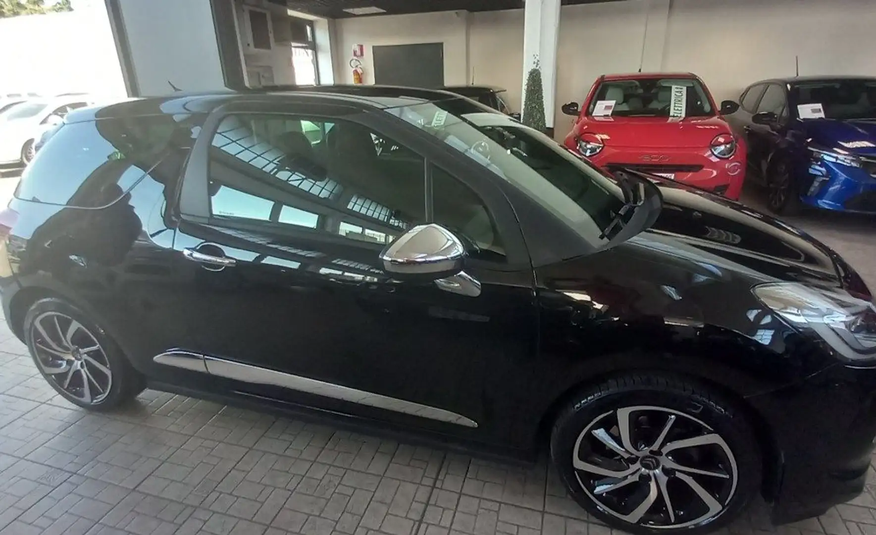 DS Automobiles DS 3 PureTech 82 Chic Negru - 2