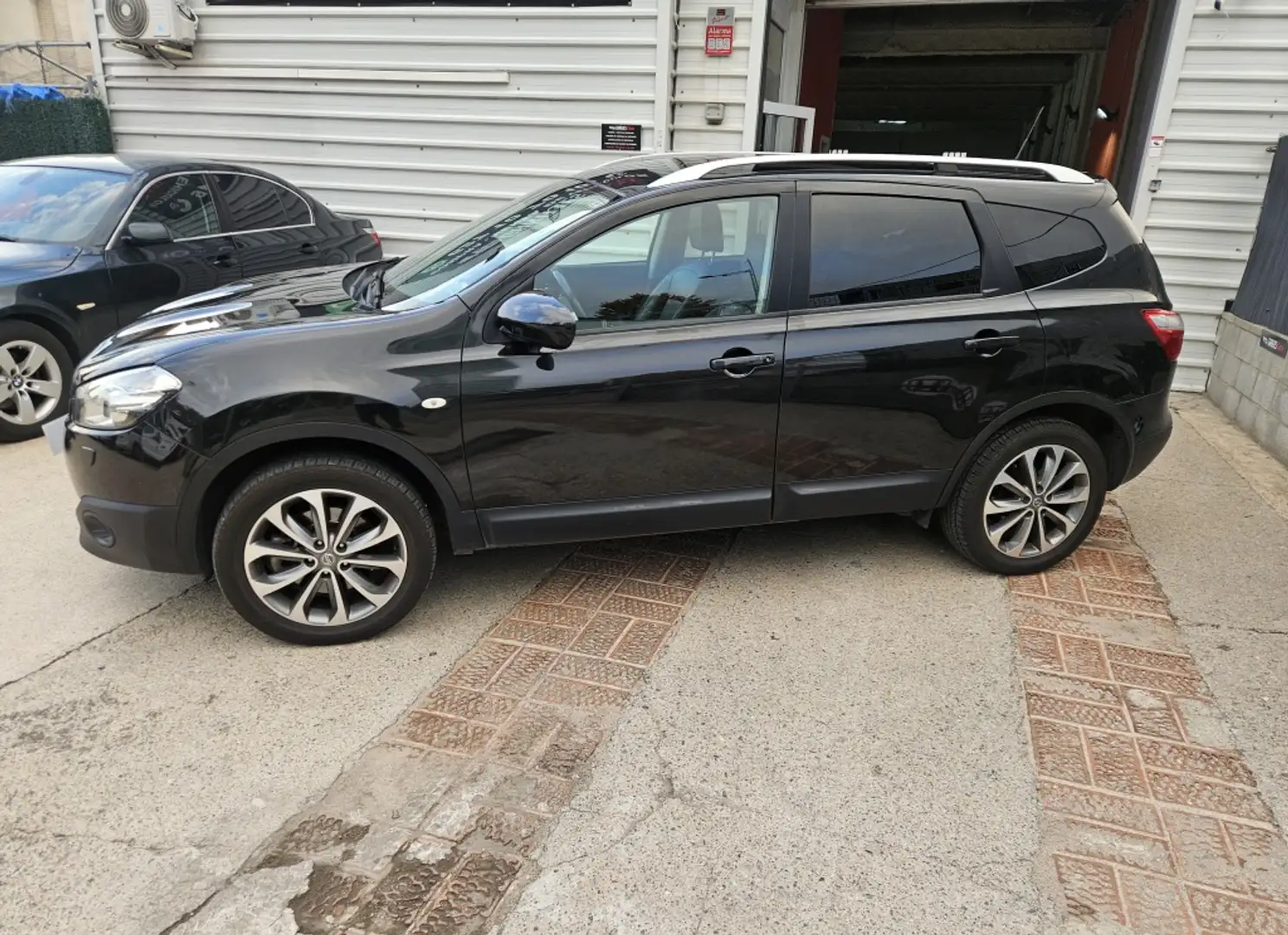 Nissan Qashqai 2.0dCi Visia 4x4 Noir - 2