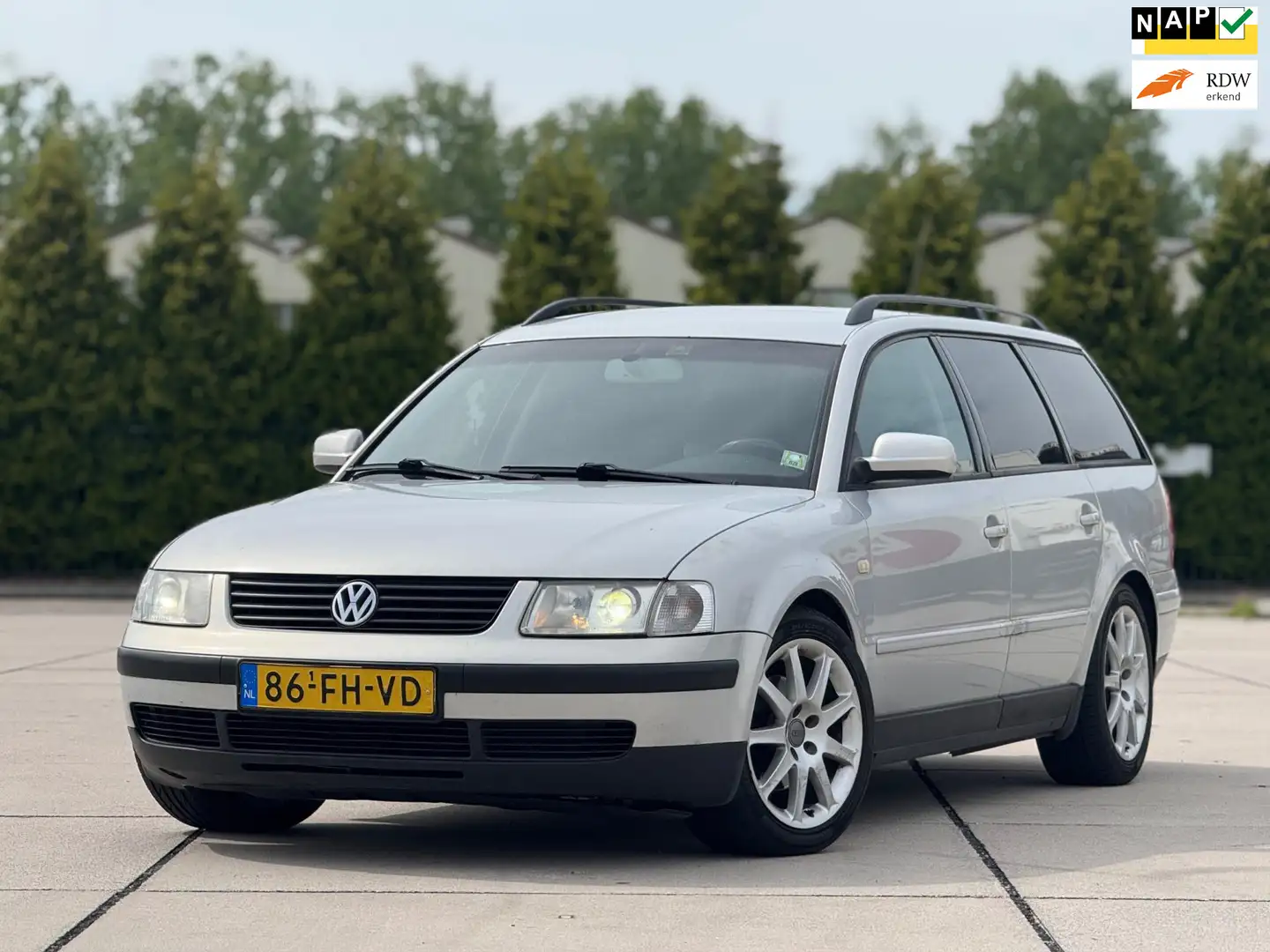Volkswagen Passat Variant 2.8 V6 Highline 4Motion | Climate Control | Sports Šedá - 1