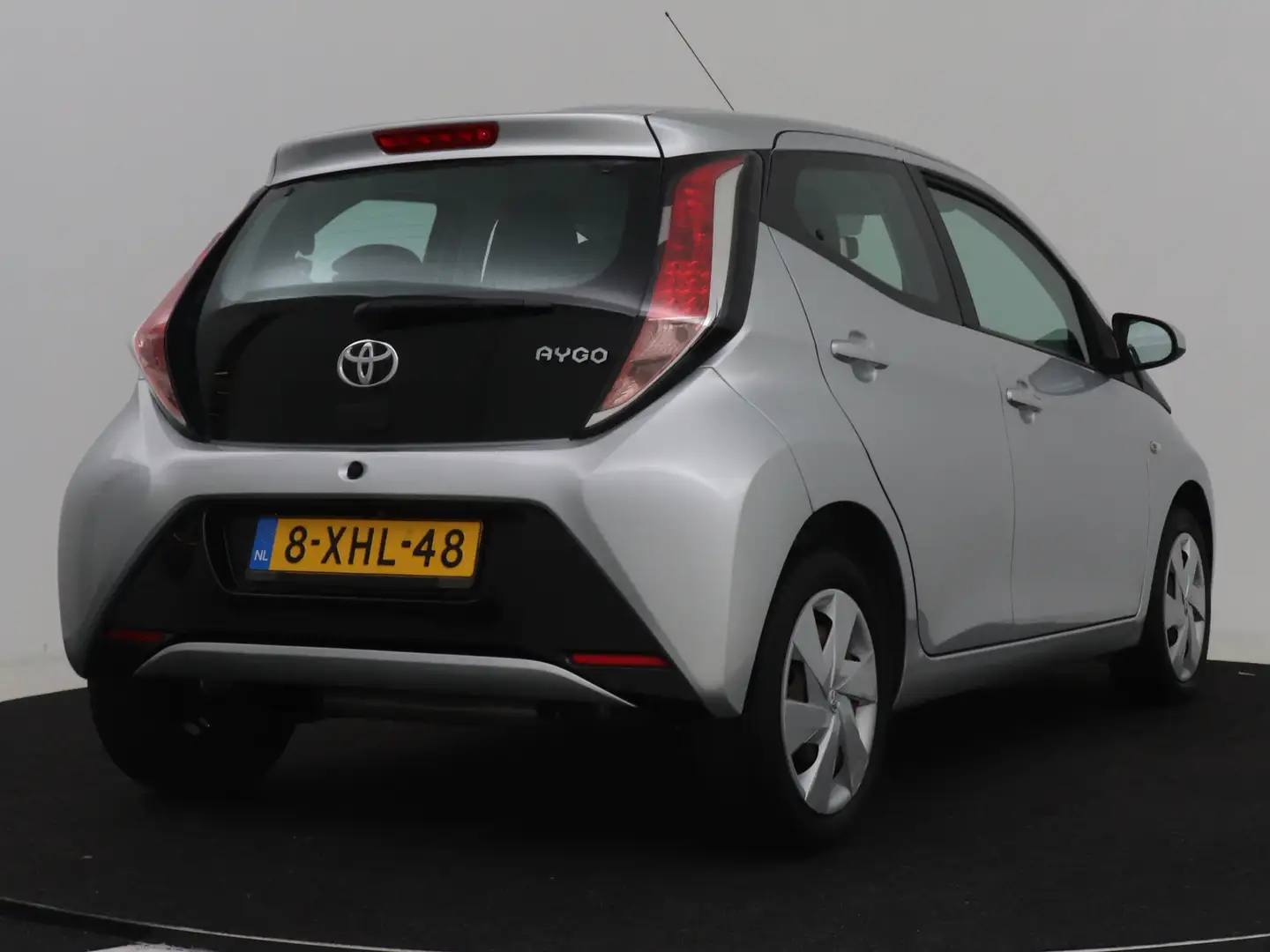 Toyota Aygo 1.0 VVT-i x-play | Camera | Airco | Gris - 2