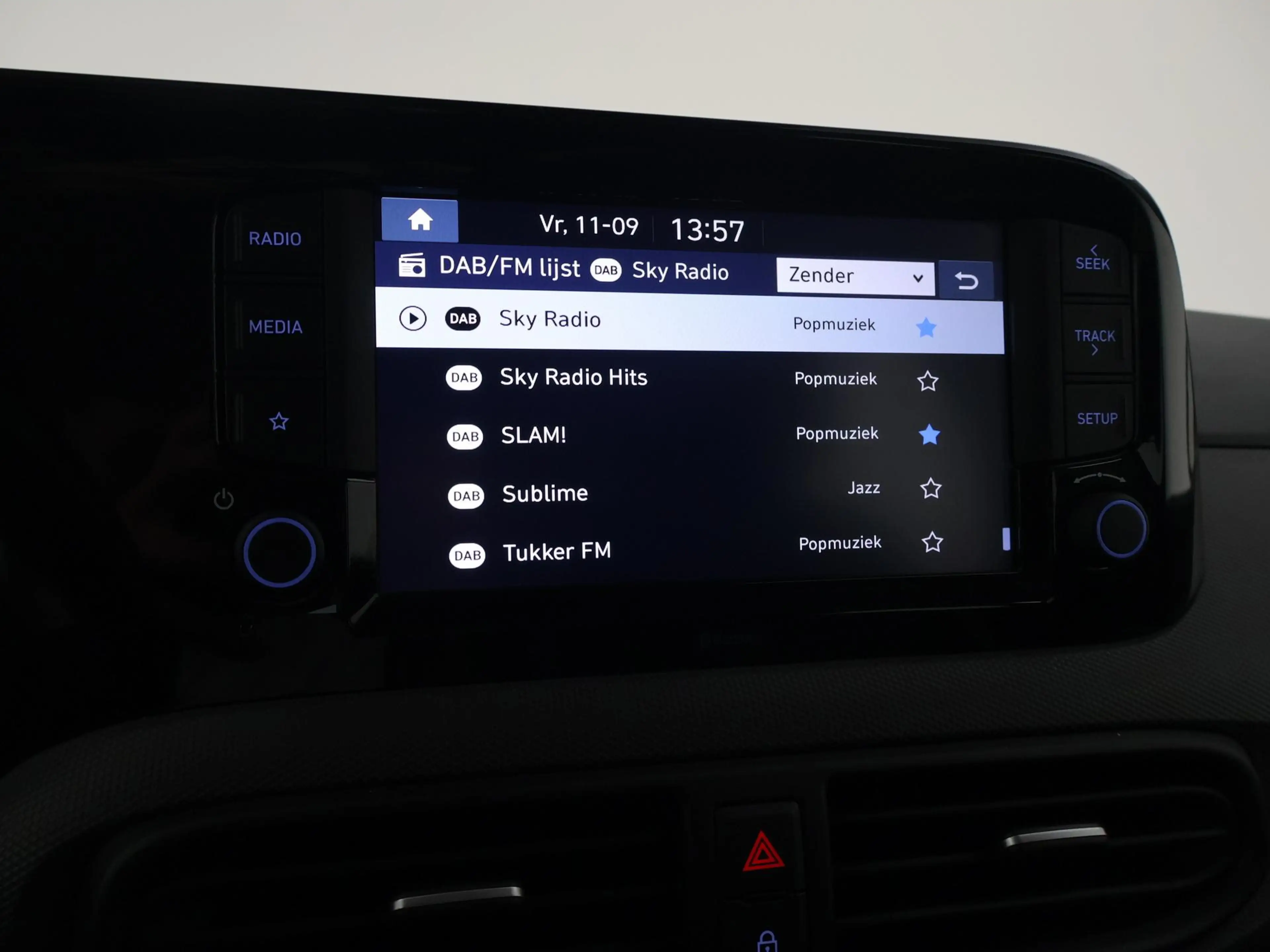 Hyundai i10 1.0 COMFORT + APPLE CARPLAY | DAB | AIRCO | DIGITA — photo 34