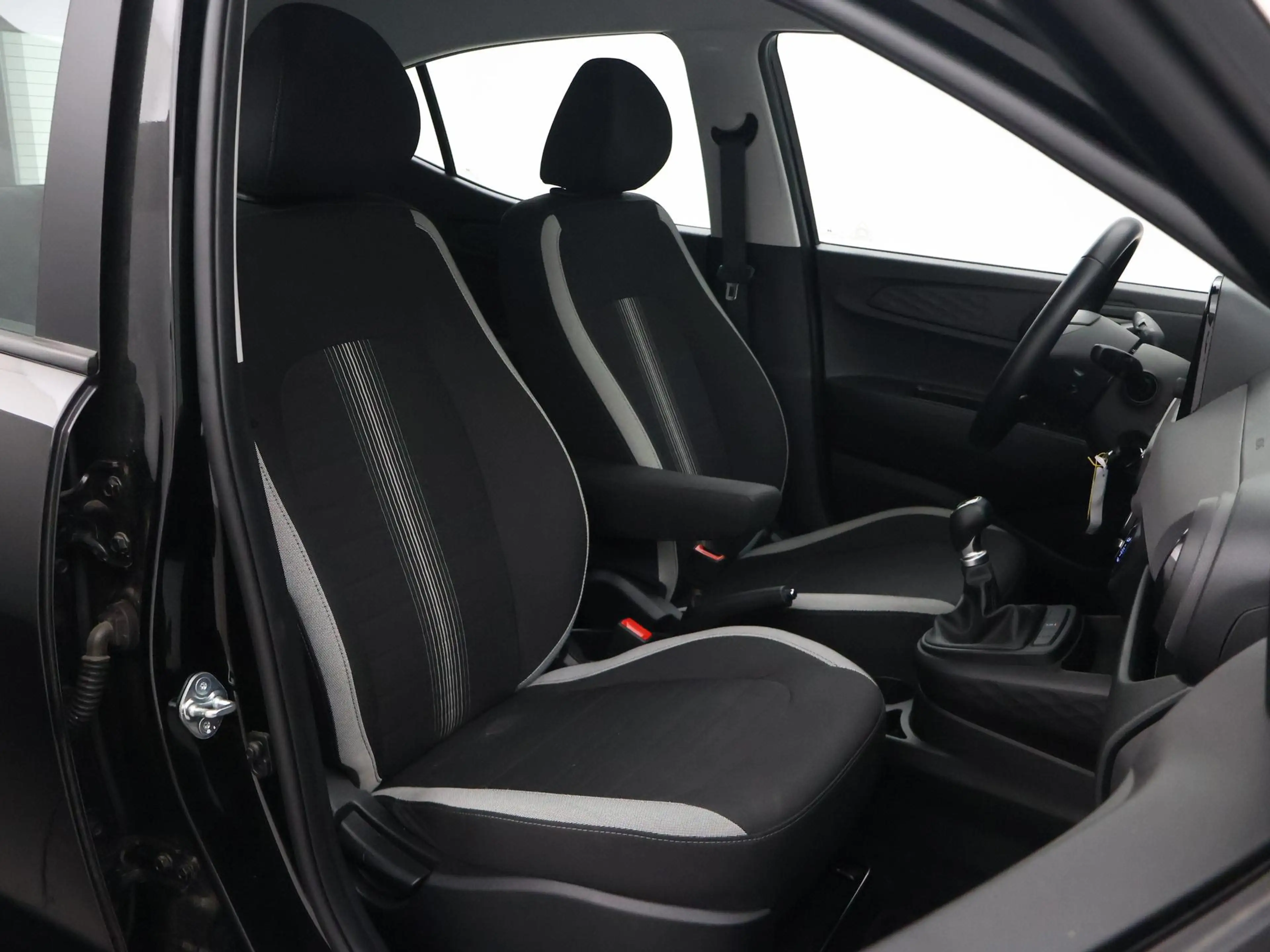 Hyundai i10 1.0 COMFORT + APPLE CARPLAY | DAB | AIRCO | DIGITA — photo 10