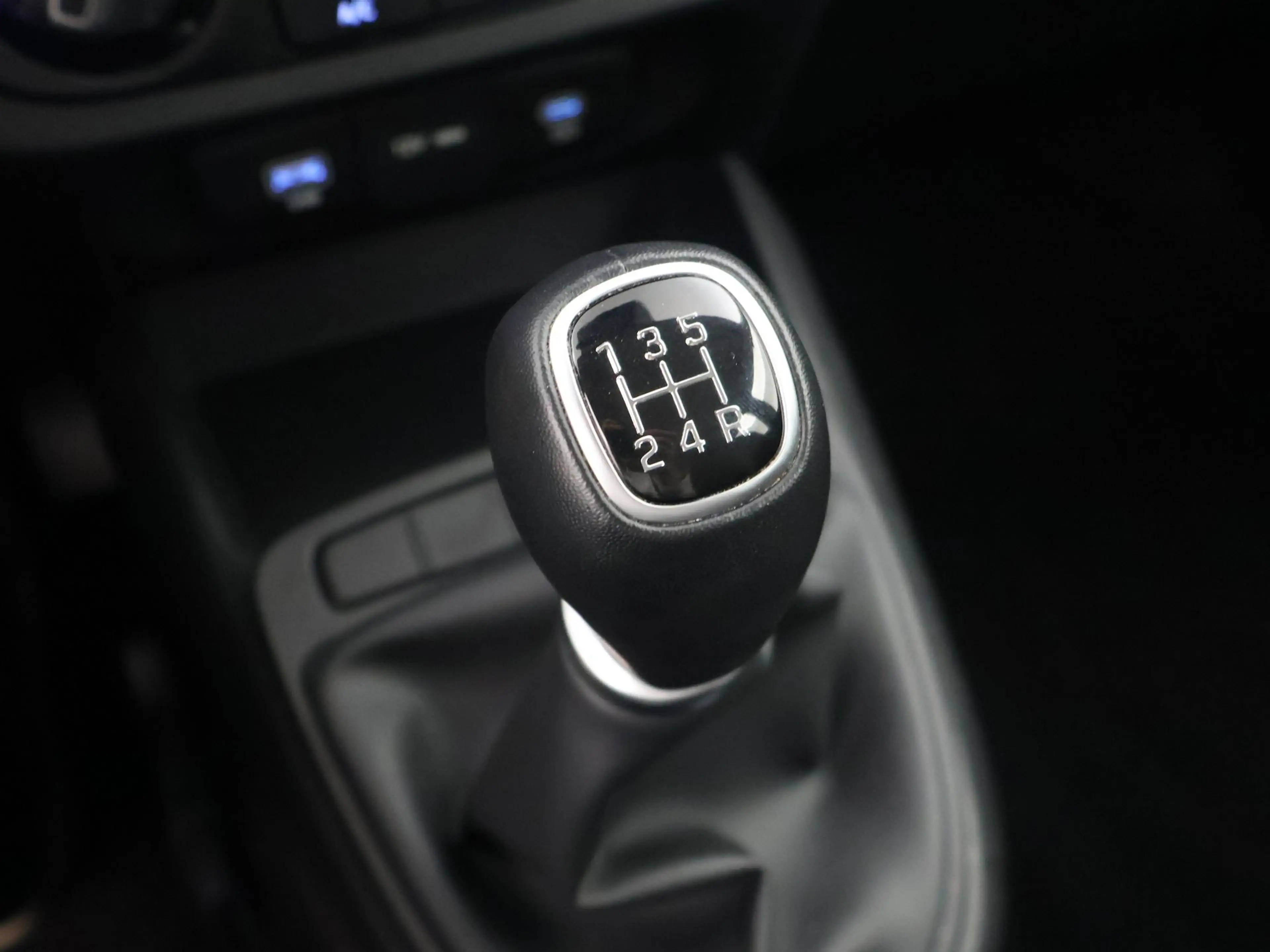 Hyundai i10 1.0 COMFORT + APPLE CARPLAY | DAB | AIRCO | DIGITA — photo 38