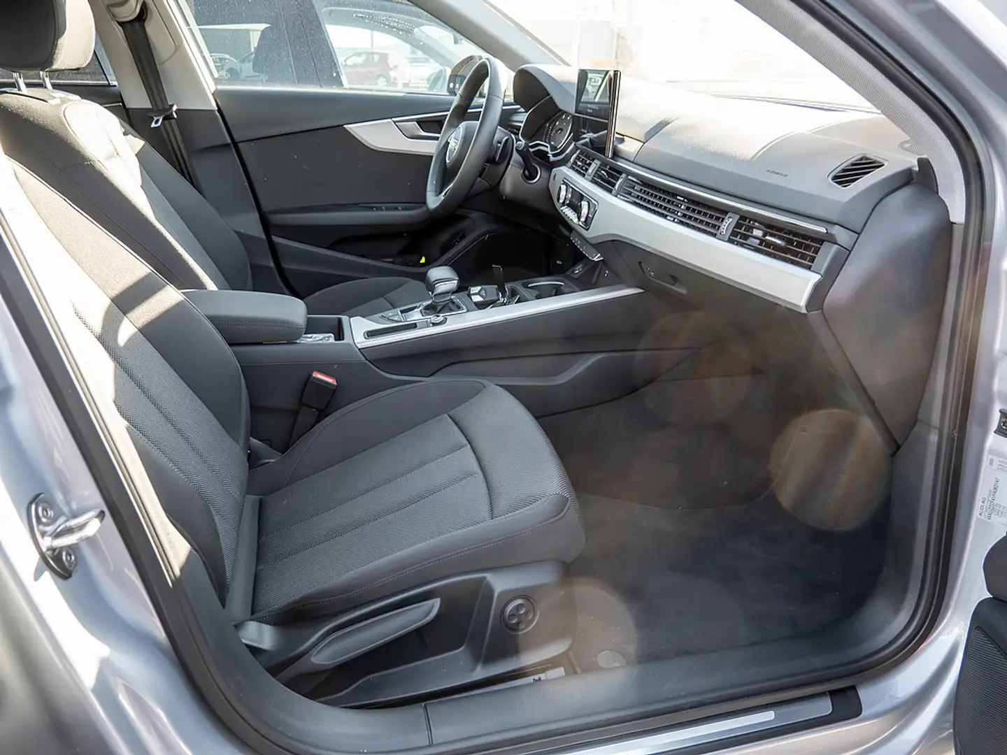 Audi A4 Avant 35 TDI advanced SHZ KAMERA NAVI LED Silber - 2