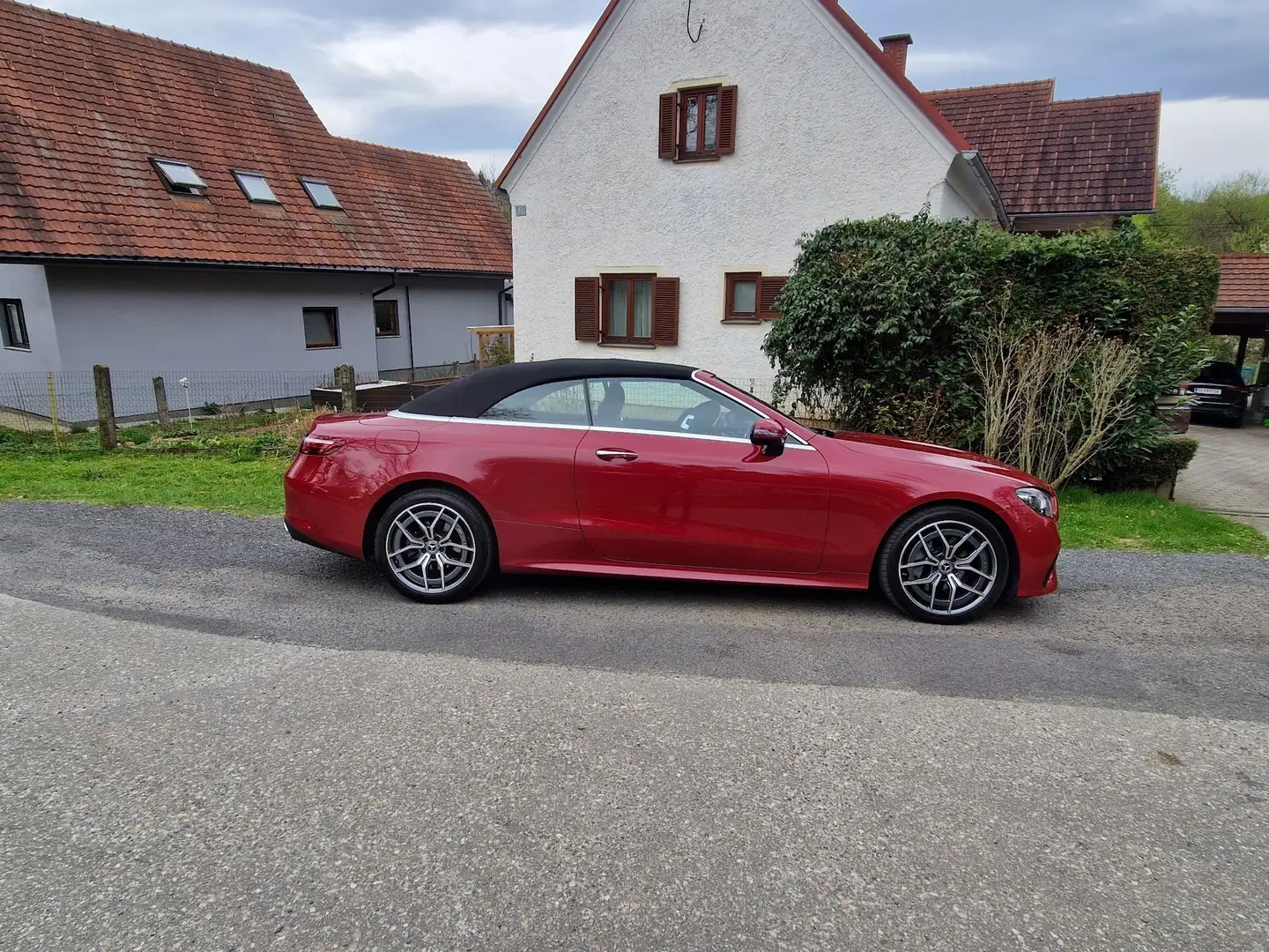 Mercedes-Benz E 220 d 4MATIC Aut. Rot - 1