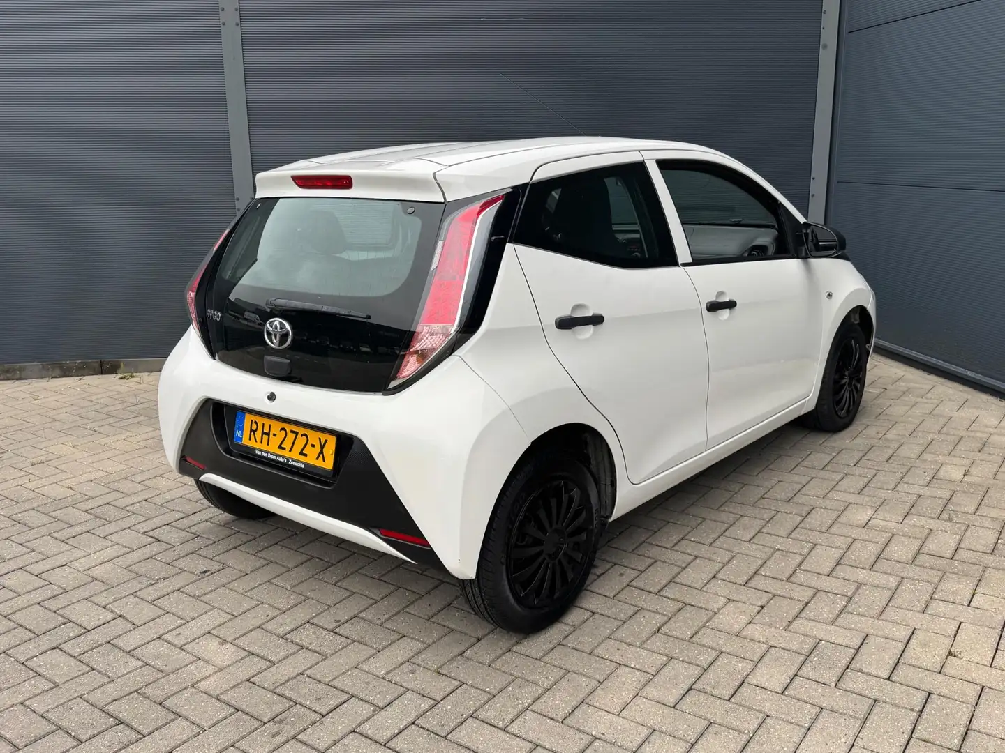 Toyota Aygo 1.0 VVT-i x-fun Airco / Cruize / Nap Wit - 2
