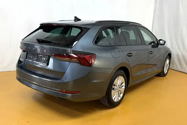 Skoda Octavia view 4