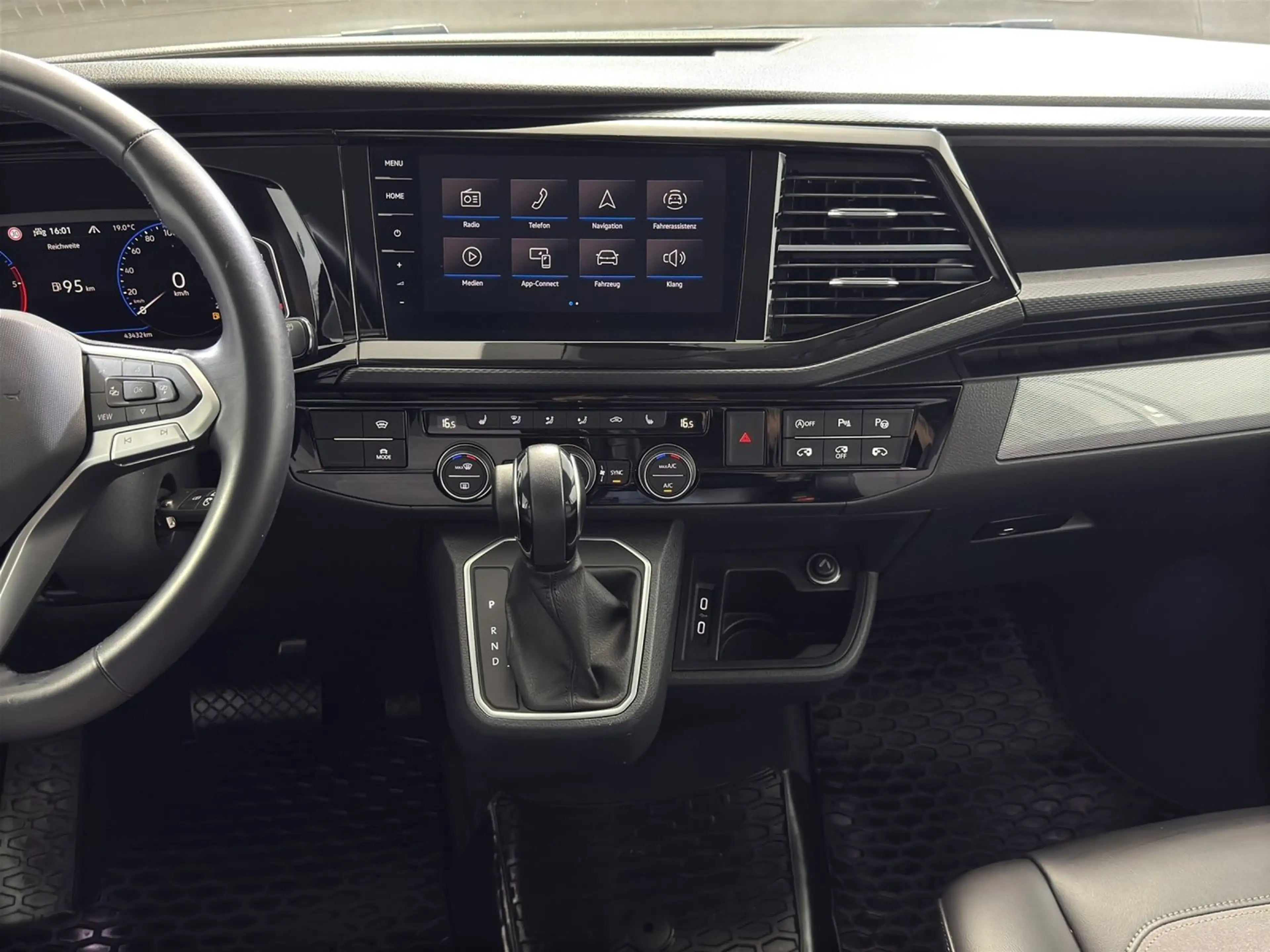 Volkswagen T6.1 Multivan VW T6.1 Multivan Highline TDI 4MOTION — photo 9