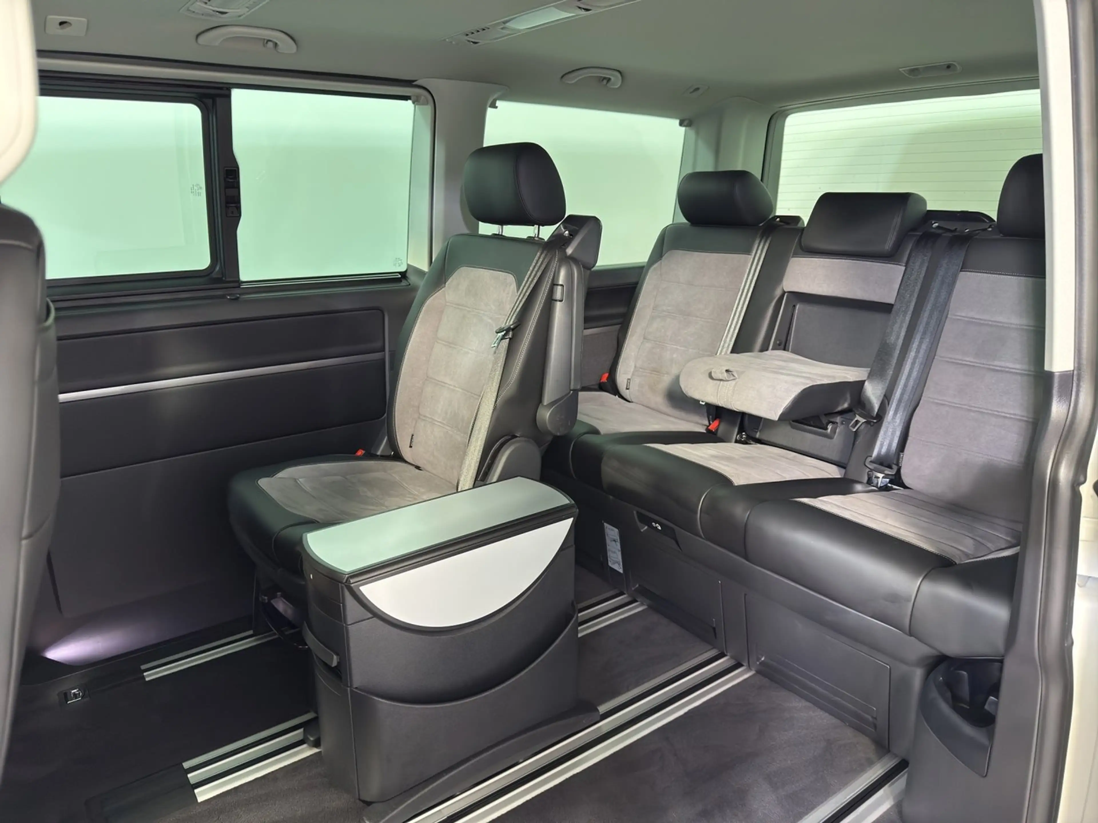 Volkswagen T6.1 Multivan VW T6.1 Multivan Highline TDI 4MOTION — photo 14