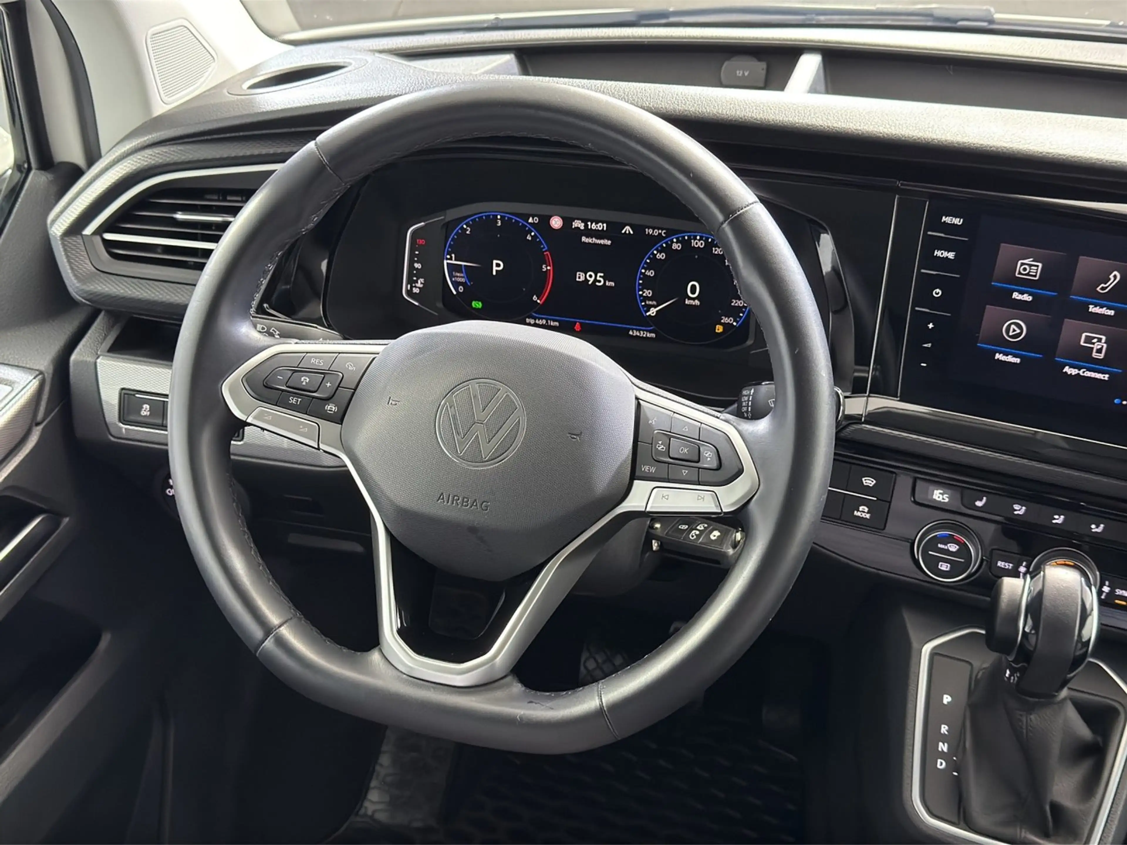 Volkswagen T6.1 Multivan VW T6.1 Multivan Highline TDI 4MOTION — photo 8