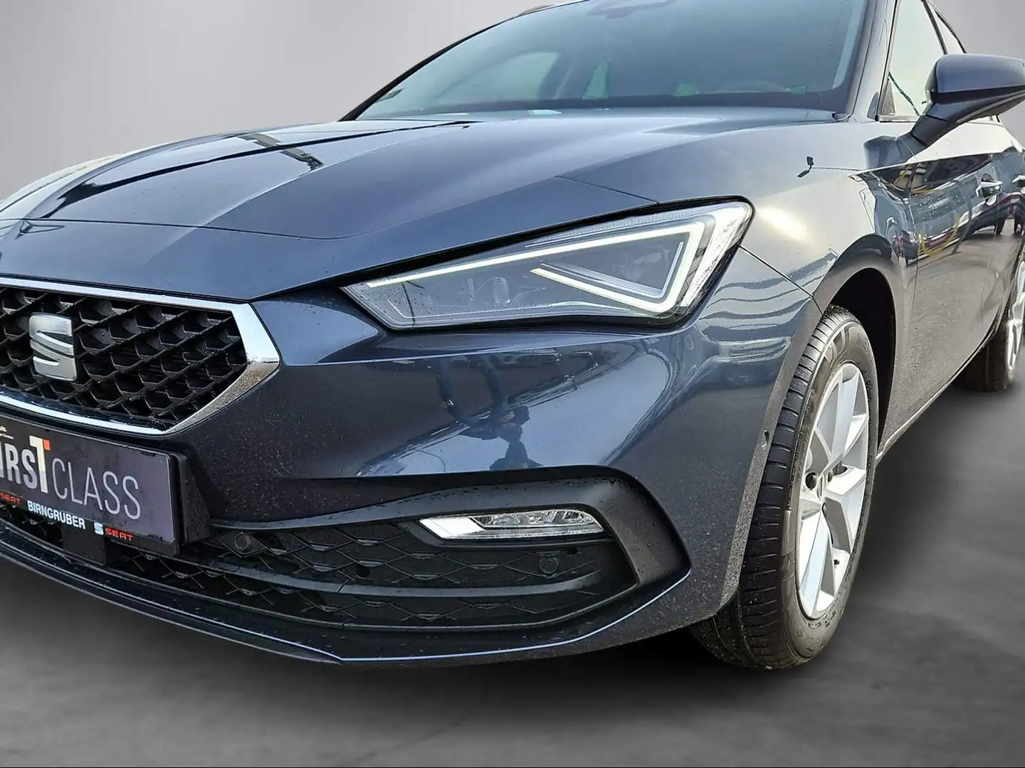 SEAT Leon Style Edition 1.5 eTSI DSG Grau - 2