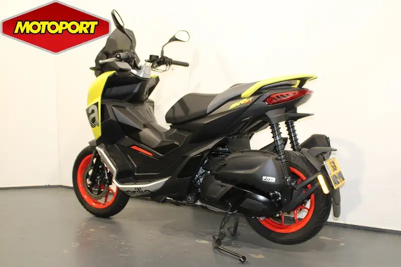 Aprilia SR GT 200 - foto 2