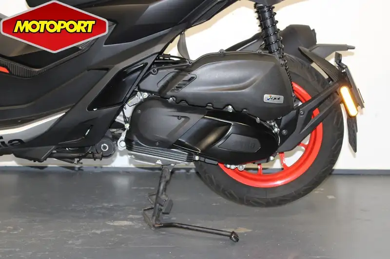 Aprilia SR GT 200 - foto 3