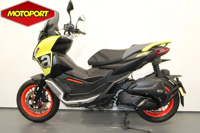 Aprilia SR GT 200 - foto 4