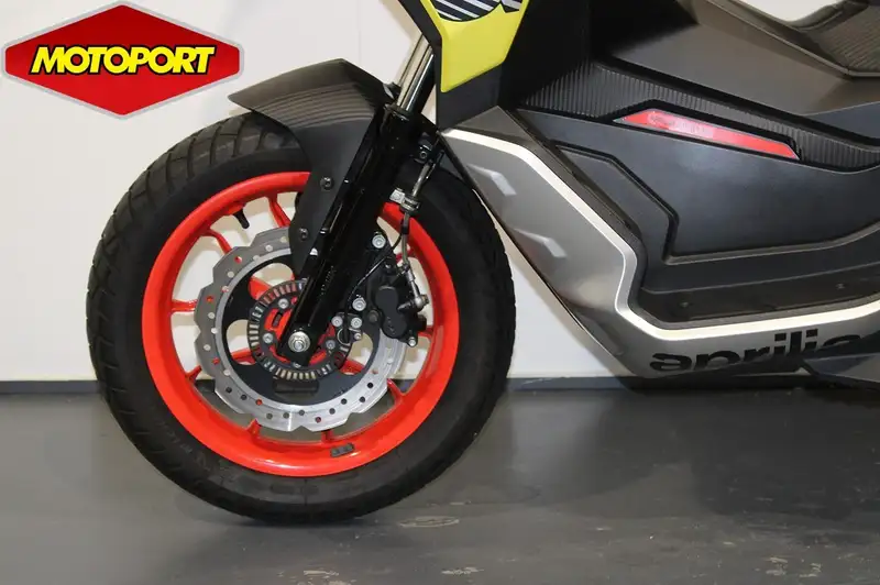 Aprilia SR GT 200 - foto 5