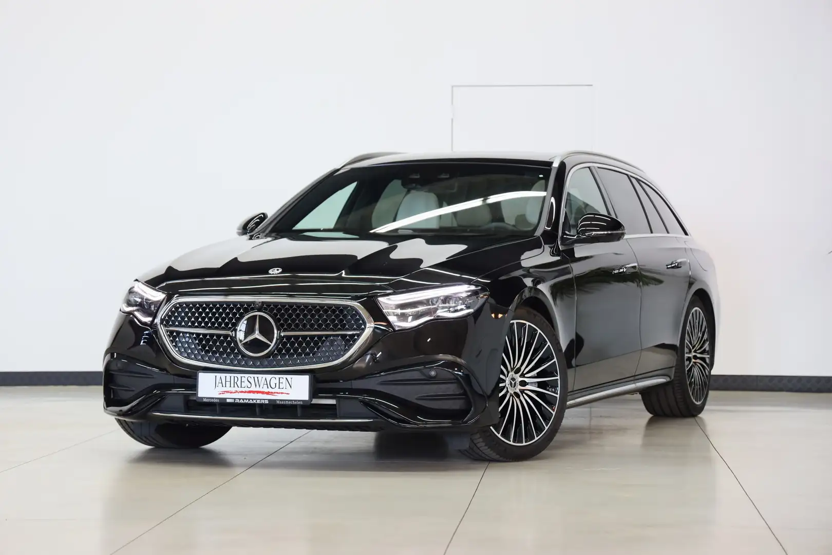 Mercedes-Benz E 300 e T AMG Premium Plus SUPERSCREEN *BEIGE LEDER* Zwart - 1