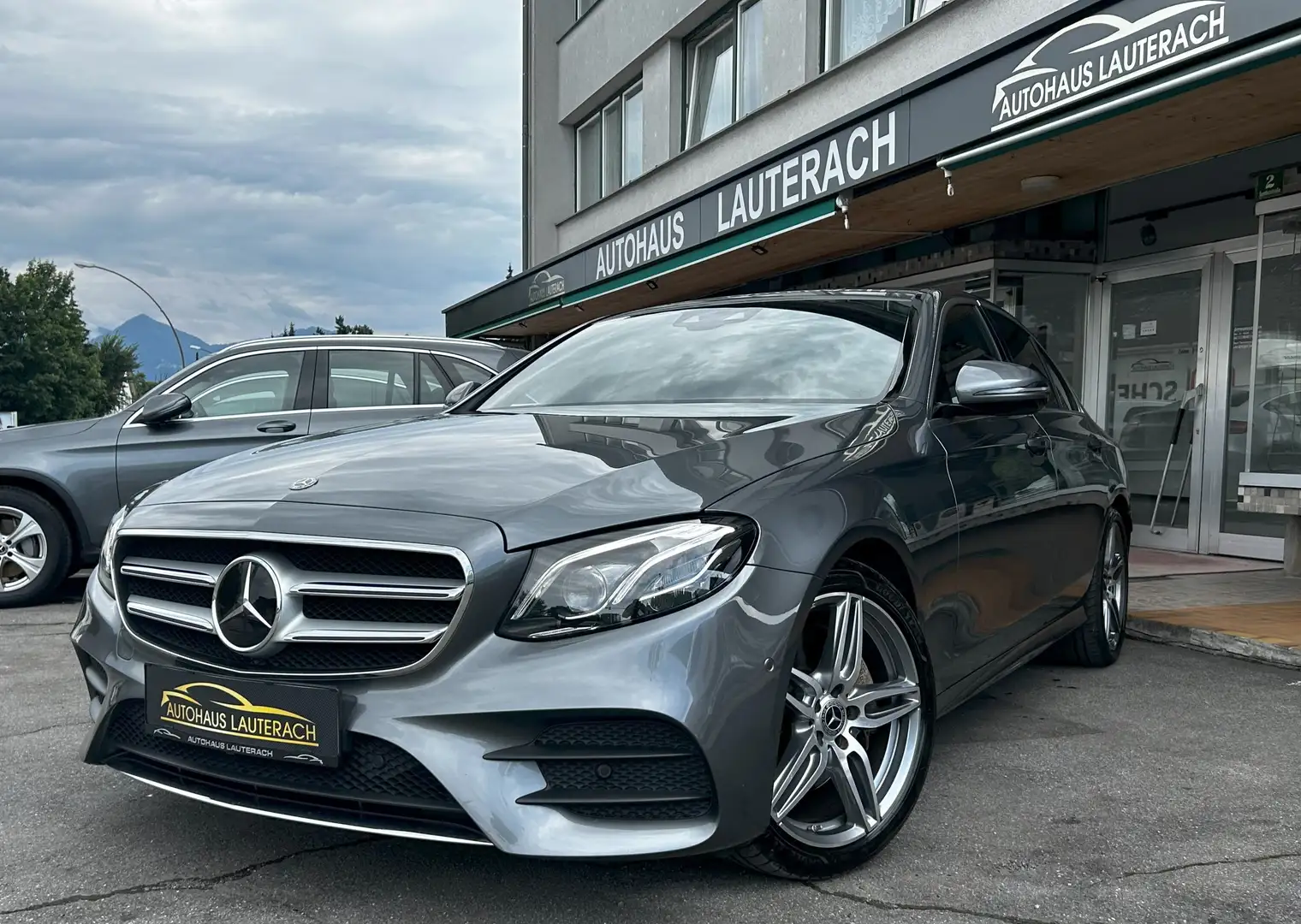 Mercedes-Benz E 220 d Aut. *AMG LINE *BURMESTER *MULTIBEAM *DISTRONIC+ Grau - 1