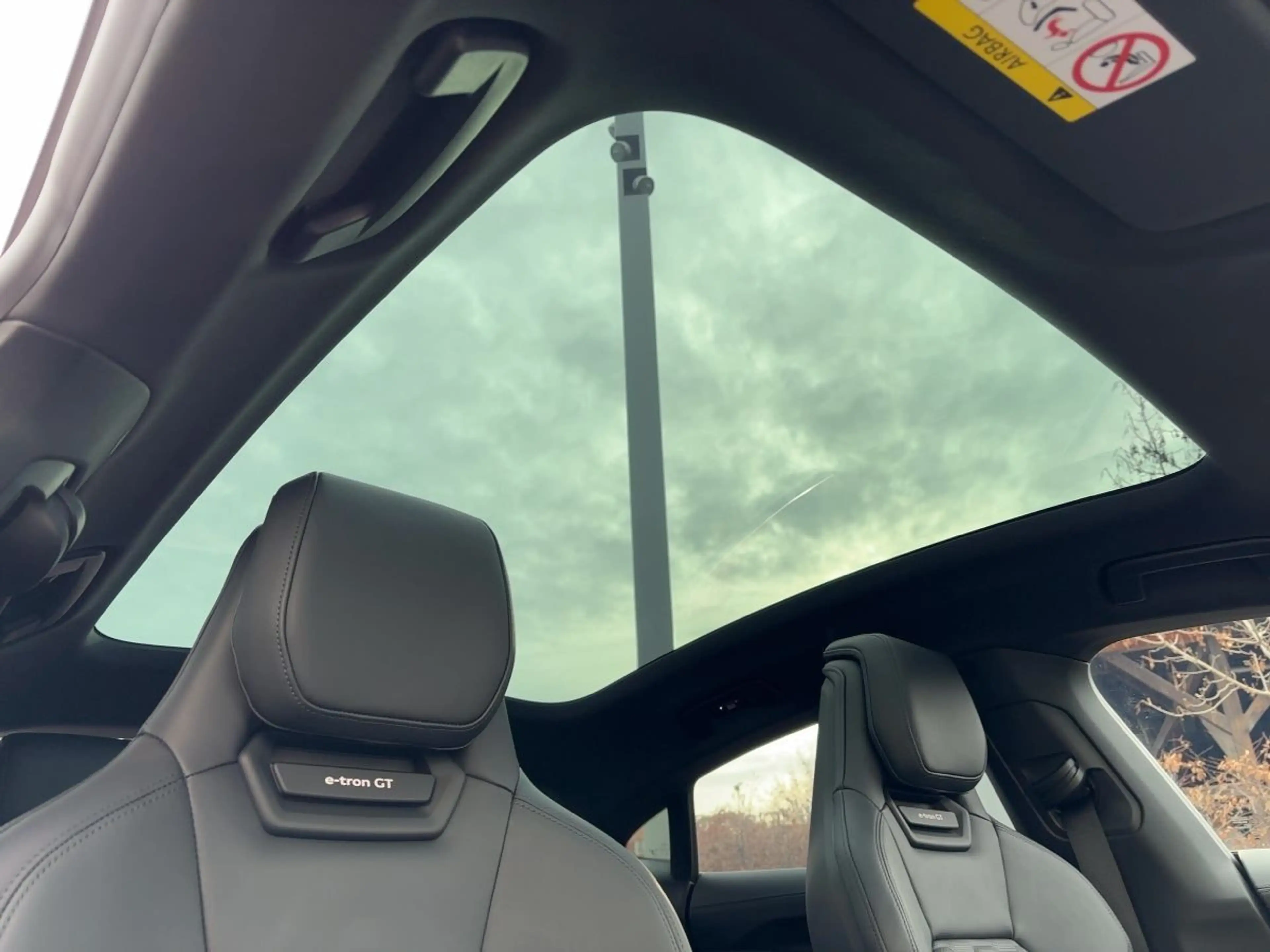 Audi e-tron GT 370 kW — photo 12