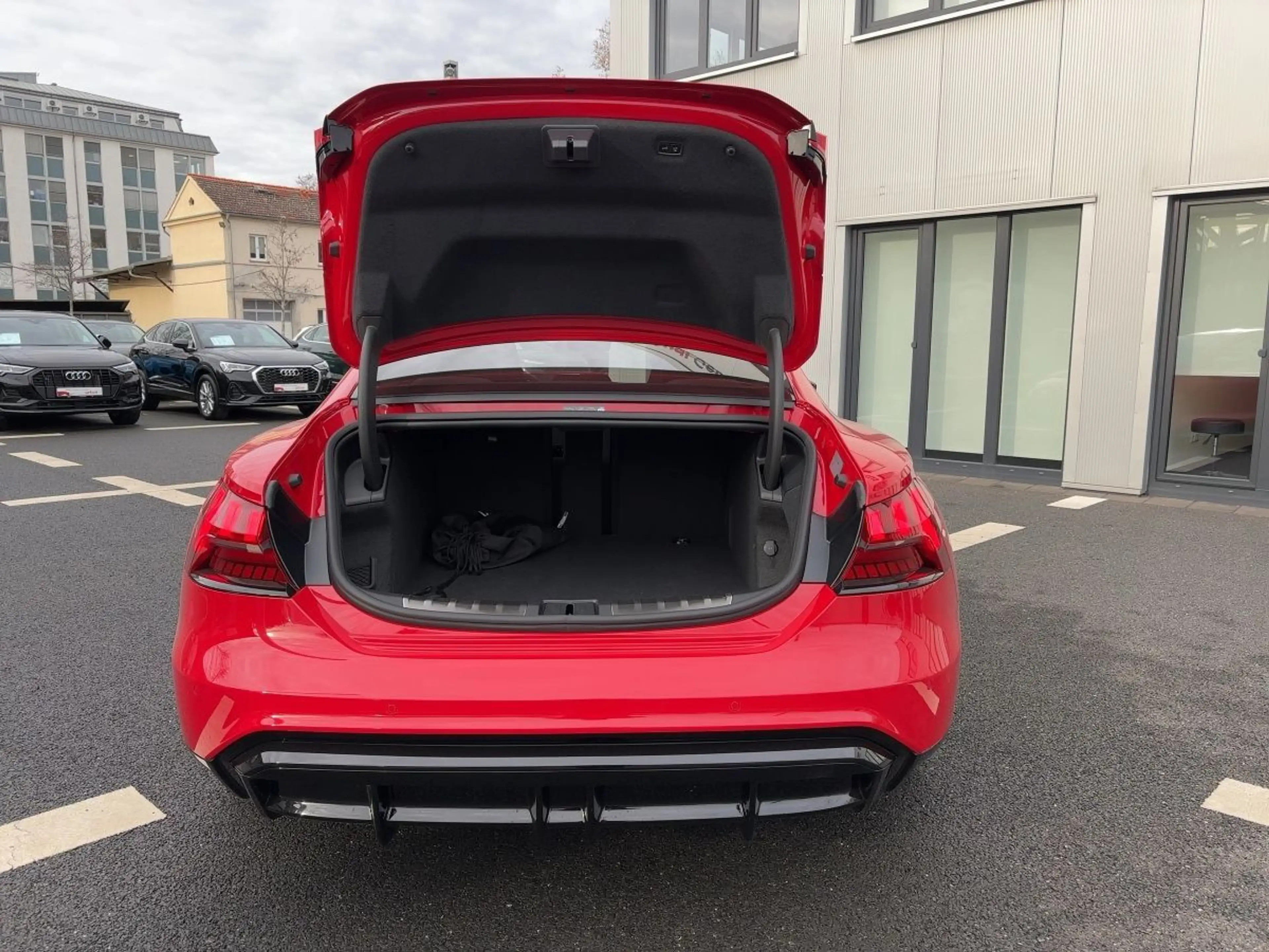 Audi e-tron GT 370 kW — photo 10
