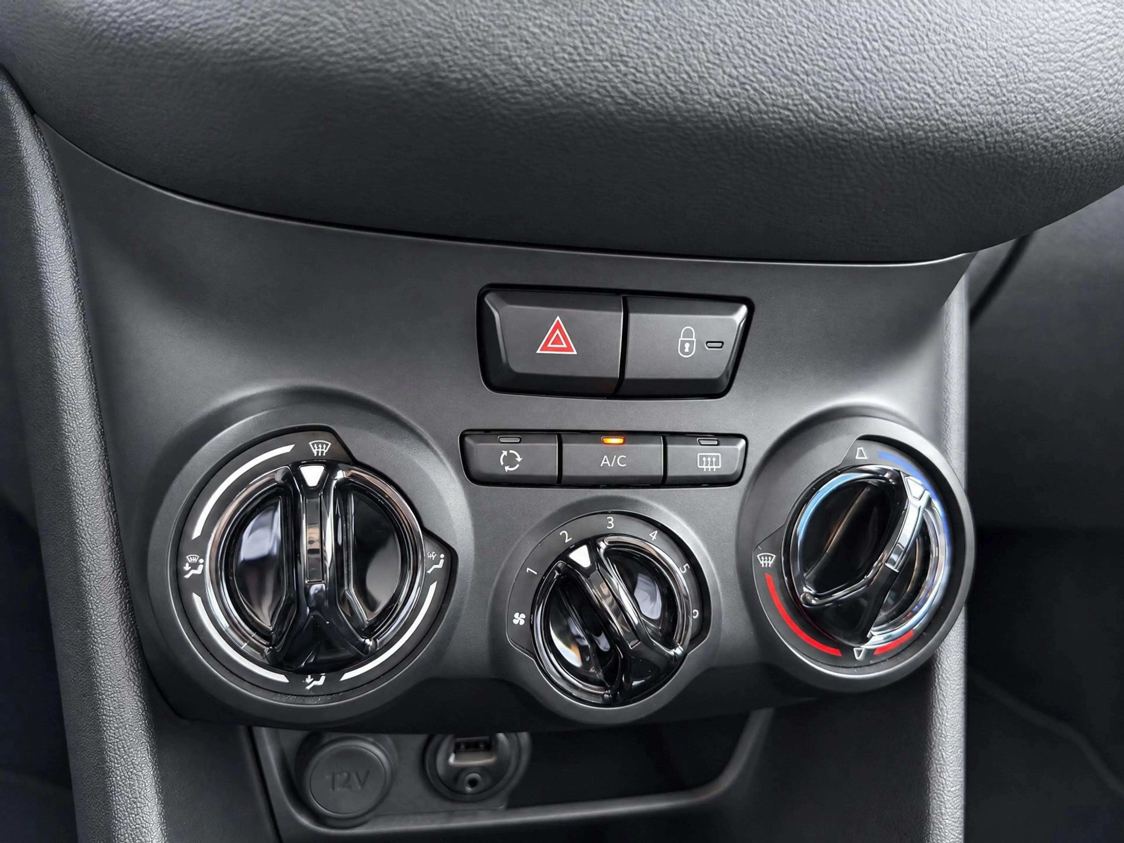 Peugeot 208 1.2 PureTech Blue Lion met Led !!! Airco !!! Cruis — photo 14
