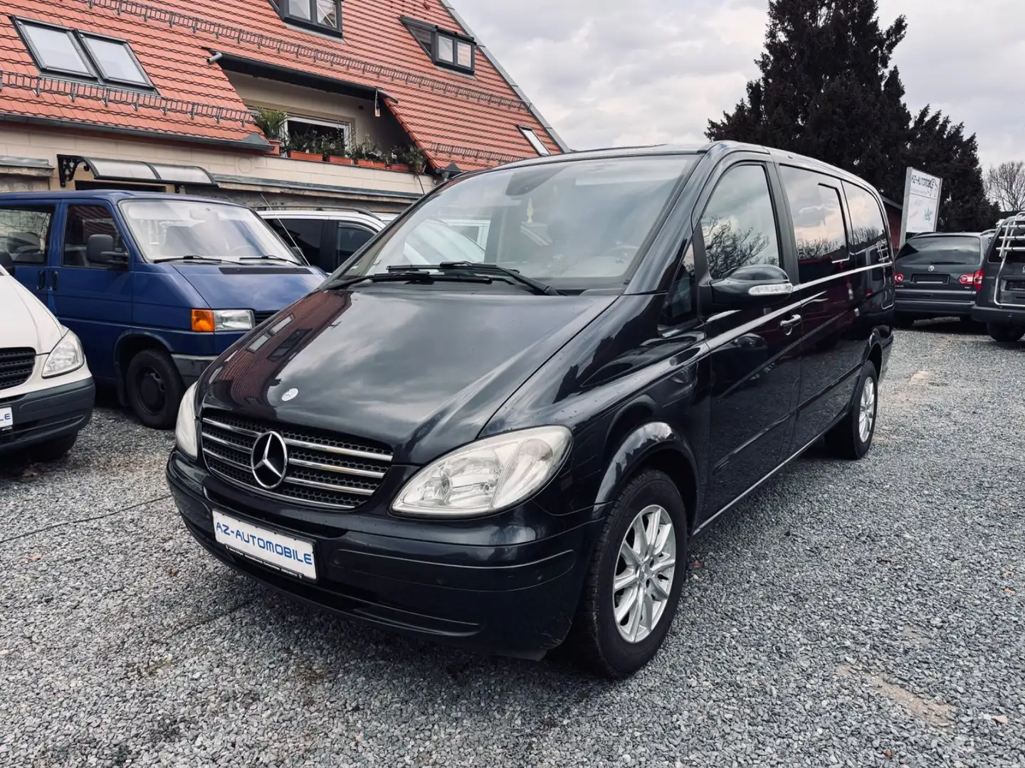 Mercedes-Benz Viano 2.2 CDI lang, 7 Sitzplätze, Automatik Noir - 2
