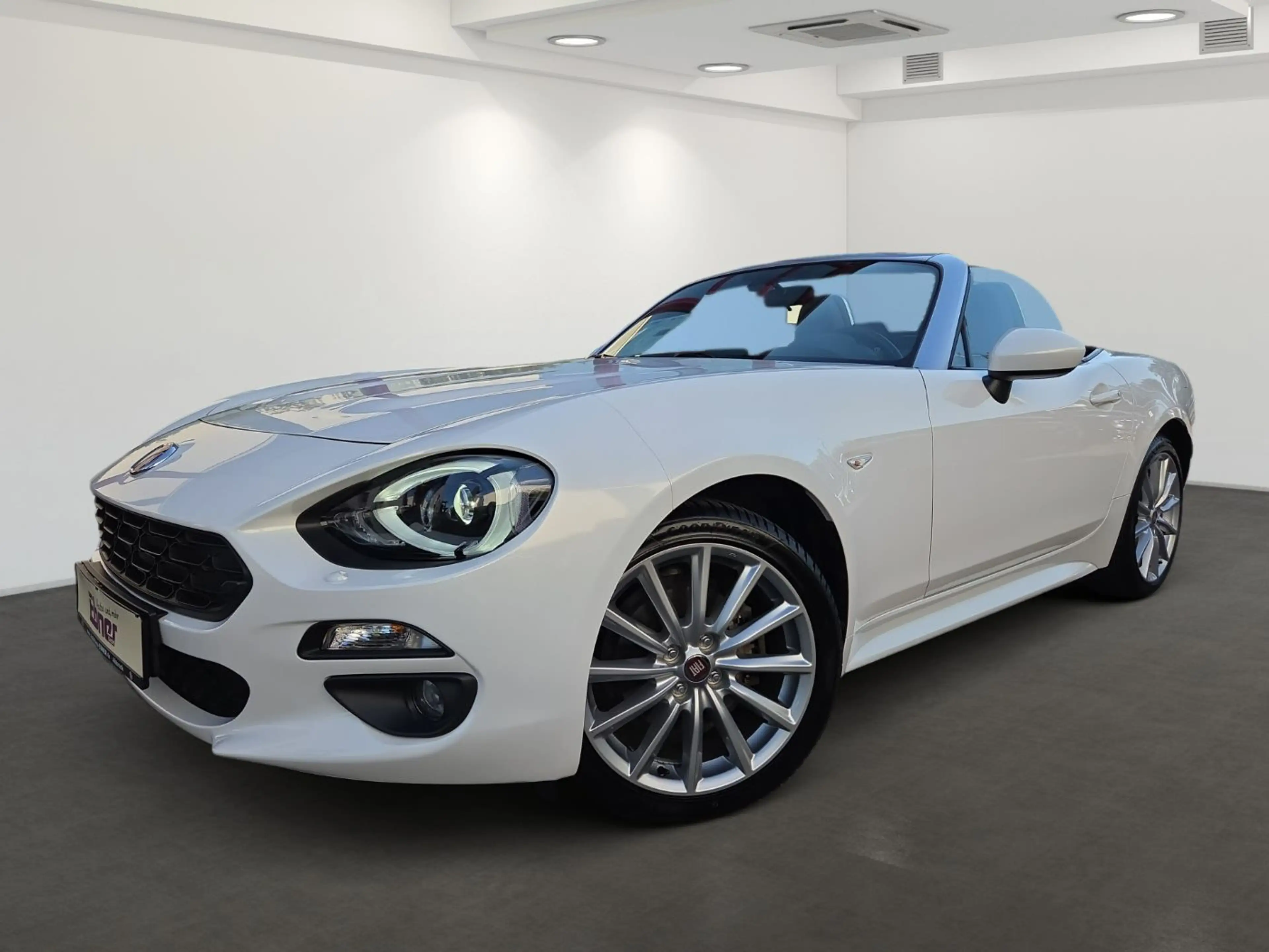 Fiat 124 Spider LUSSO PREMIUM+SICHT NUR 30tKM! LED+NAVI+KAMERA+SIT — photo 2