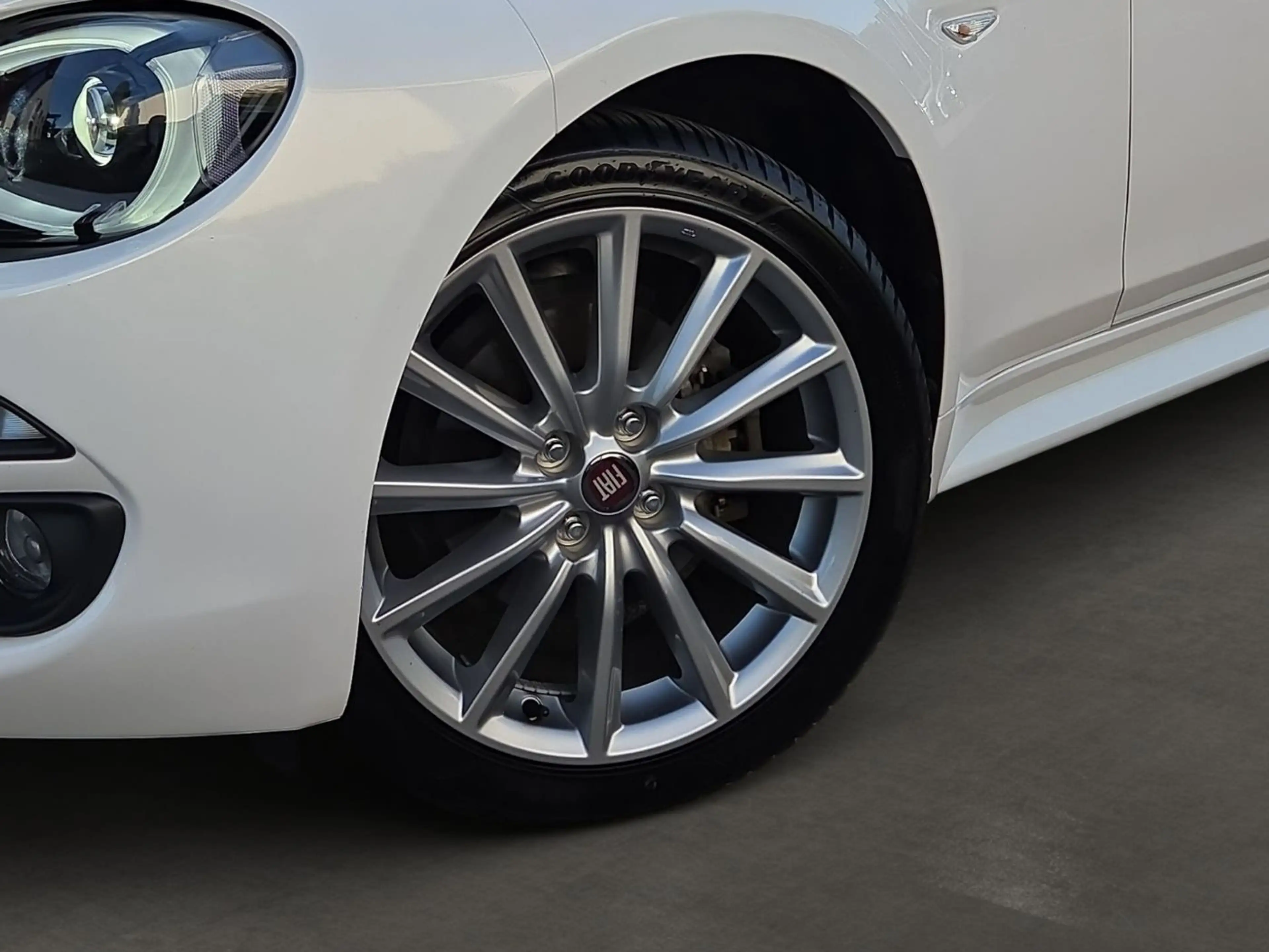 Fiat 124 Spider LUSSO PREMIUM+SICHT NUR 30tKM! LED+NAVI+KAMERA+SIT — photo 7