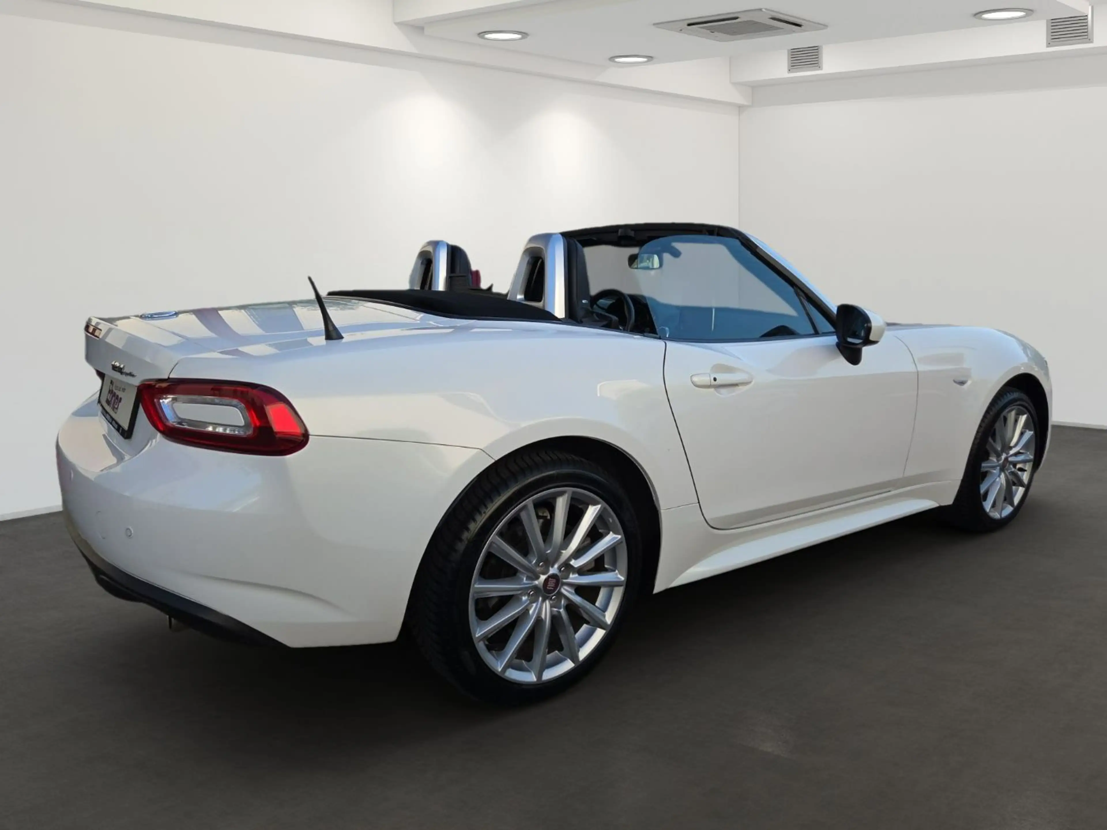 Fiat 124 Spider LUSSO PREMIUM+SICHT NUR 30tKM! LED+NAVI+KAMERA+SIT — photo 4