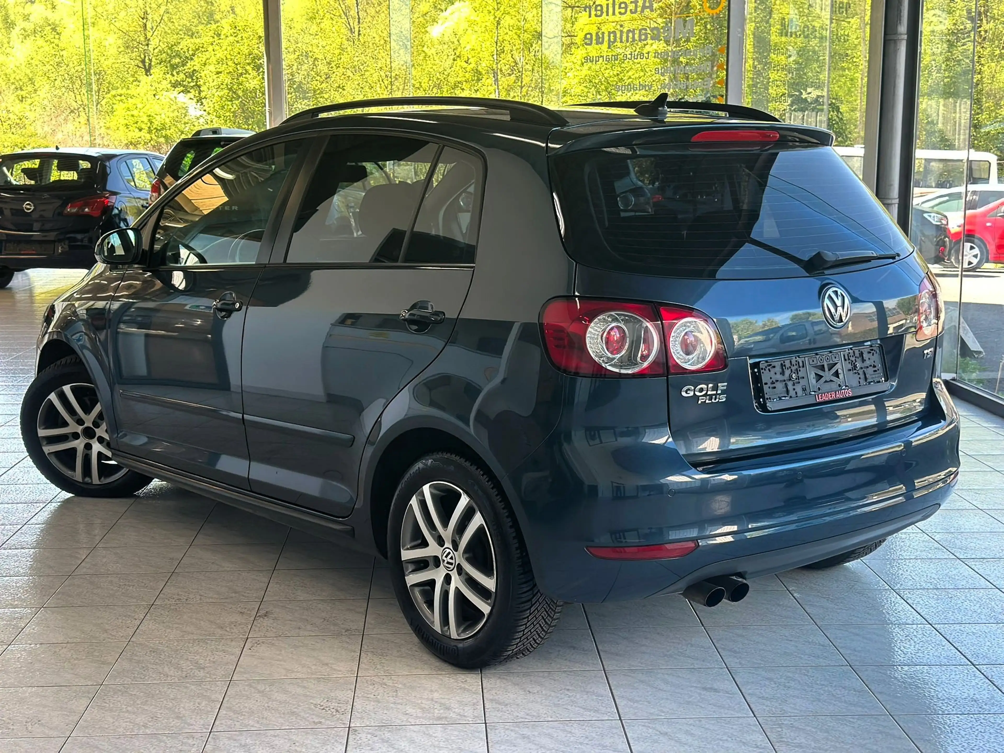 Volkswagen Golf Plus 🟩1.4 ESSENCE 122CV - AUTOMATIQUE - GPS - HIGHLINE - CRUISE - SIÈGES CHAUFFANTS — photo 4
