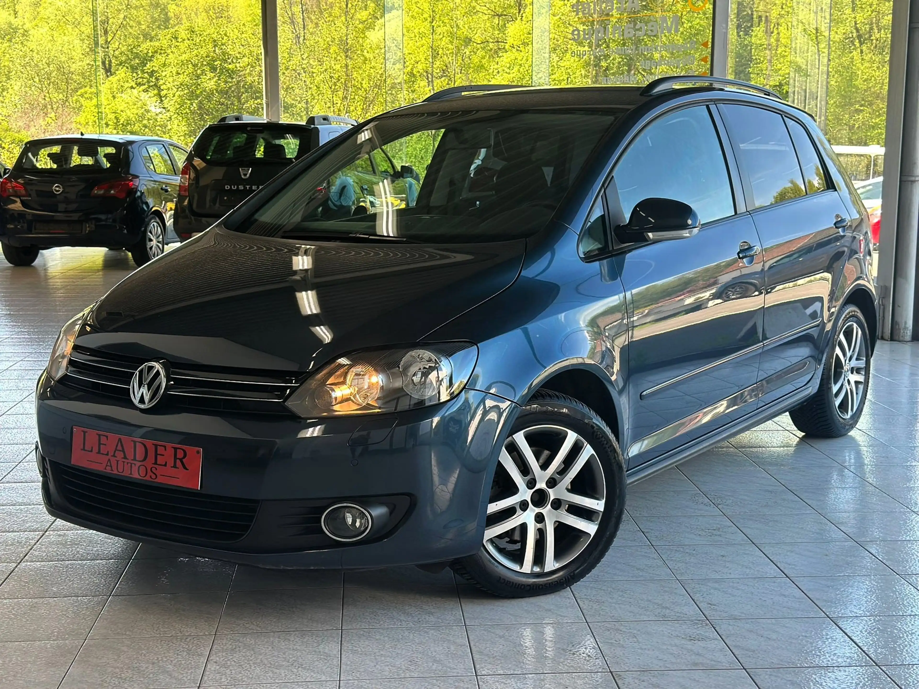 Volkswagen Golf Plus 🟩1.4 ESSENCE 122CV - AUTOMATIQUE - GPS - HIGHLINE - CRUISE - SIÈGES CHAUFFANTS — photo 2