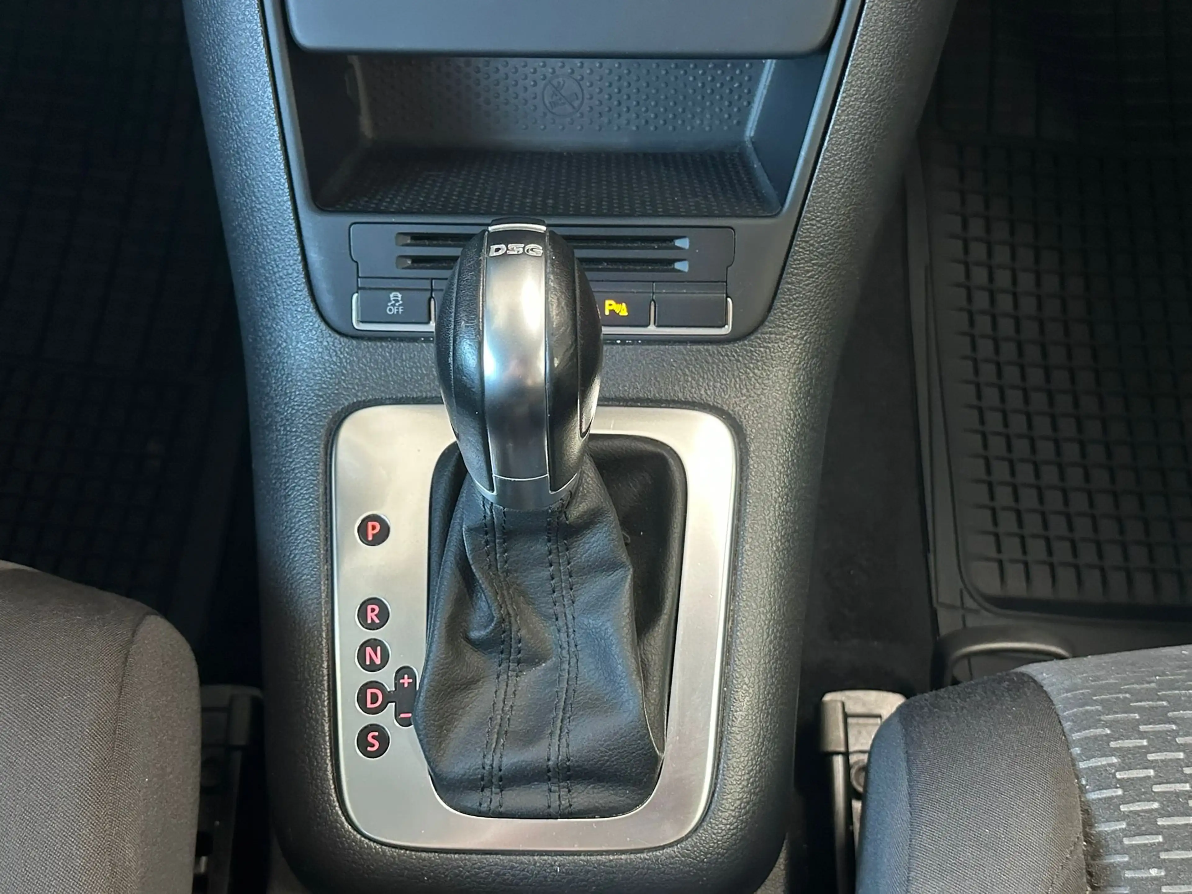 Volkswagen Golf Plus 🟩1.4 ESSENCE 122CV - AUTOMATIQUE - GPS - HIGHLINE - CRUISE - SIÈGES CHAUFFANTS — photo 9