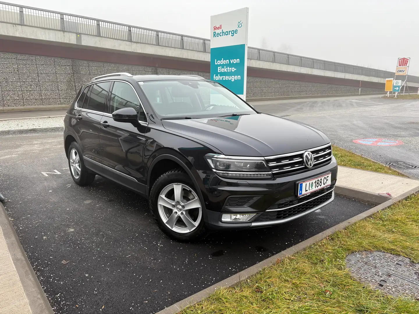 Volkswagen Tiguan Tiguan 2,0 TDI SCR 4Motion Highline DSG Highline Schwarz - 1