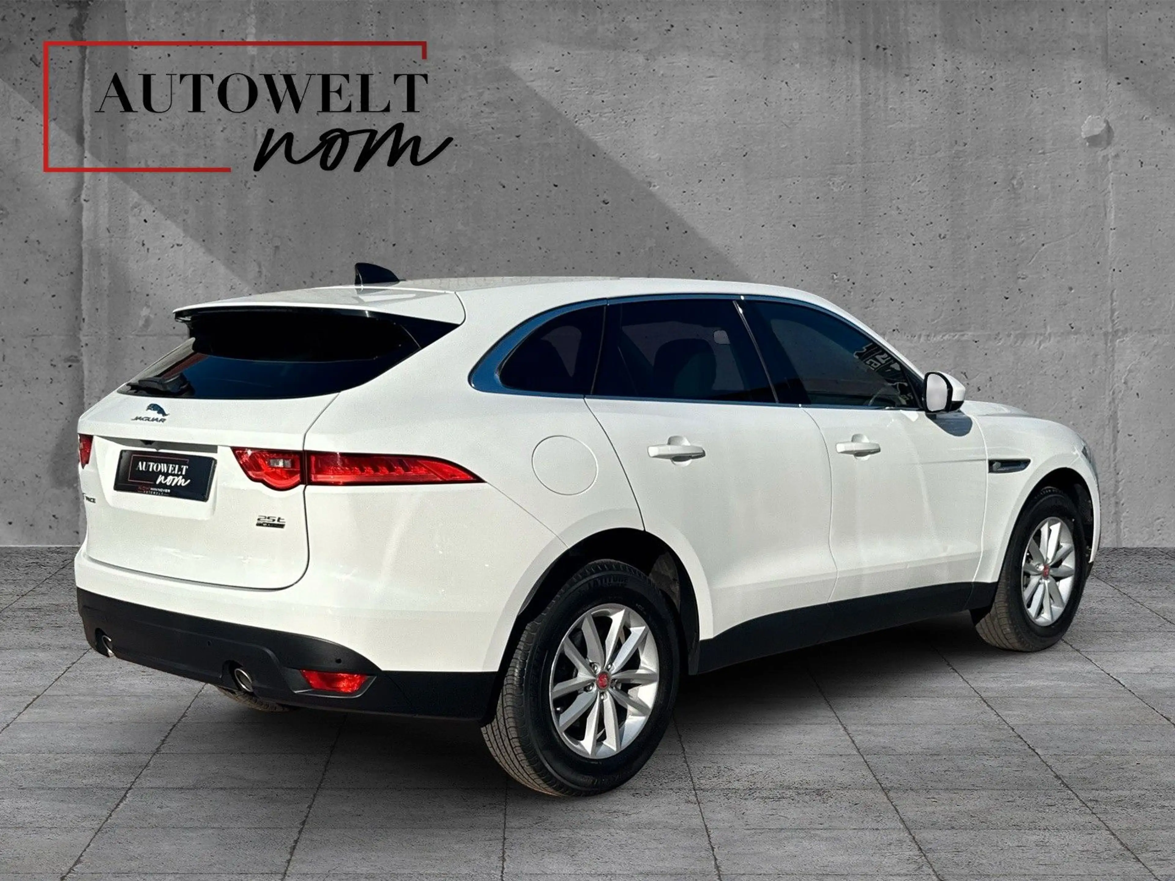 Jaguar F-Pace F-PACE Portfolio AWD R-CAM/HEADUP/LEDER/APP/ — photo 8