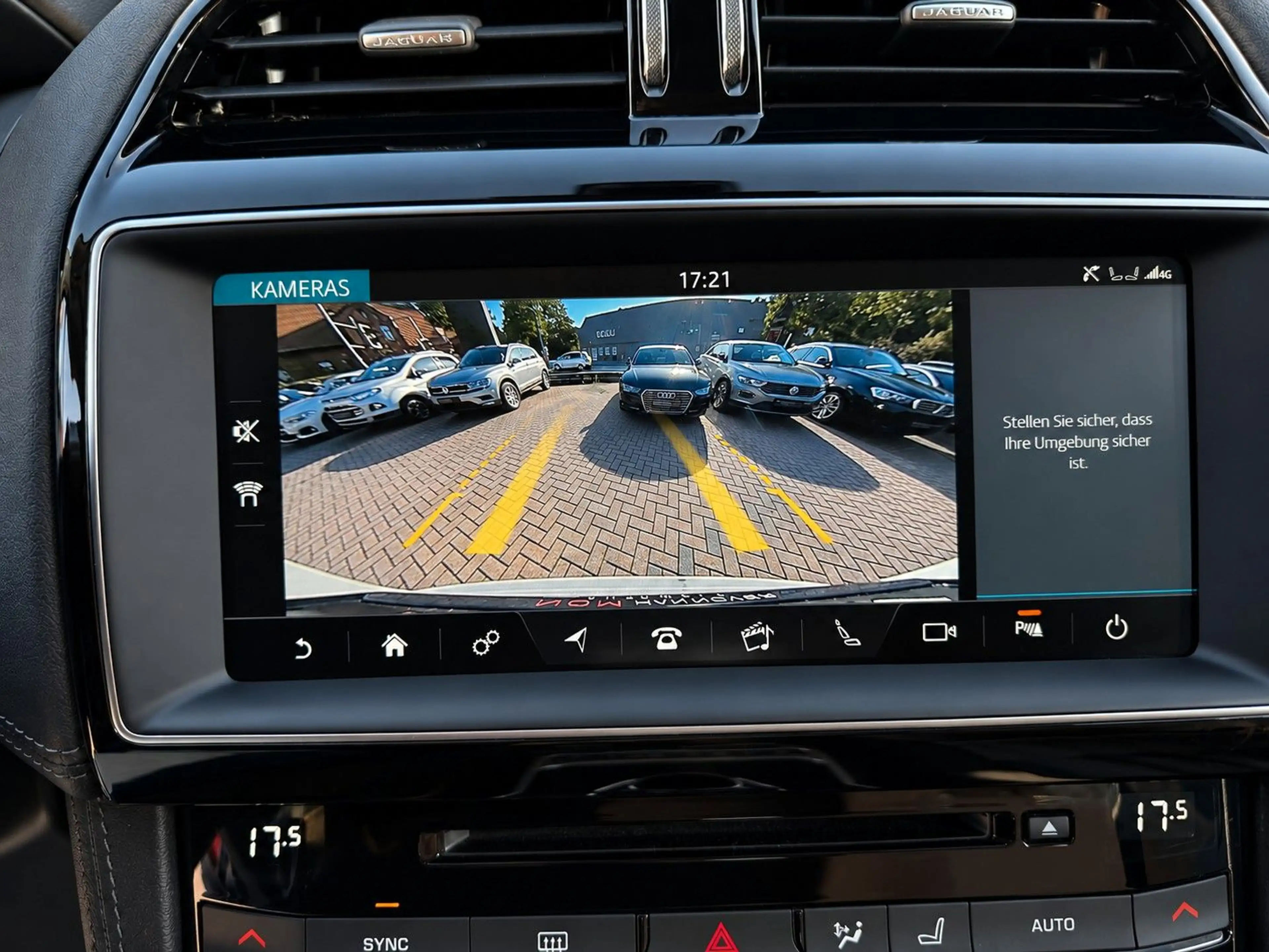 Jaguar F-Pace F-PACE Portfolio AWD R-CAM/HEADUP/LEDER/APP/ — photo 13