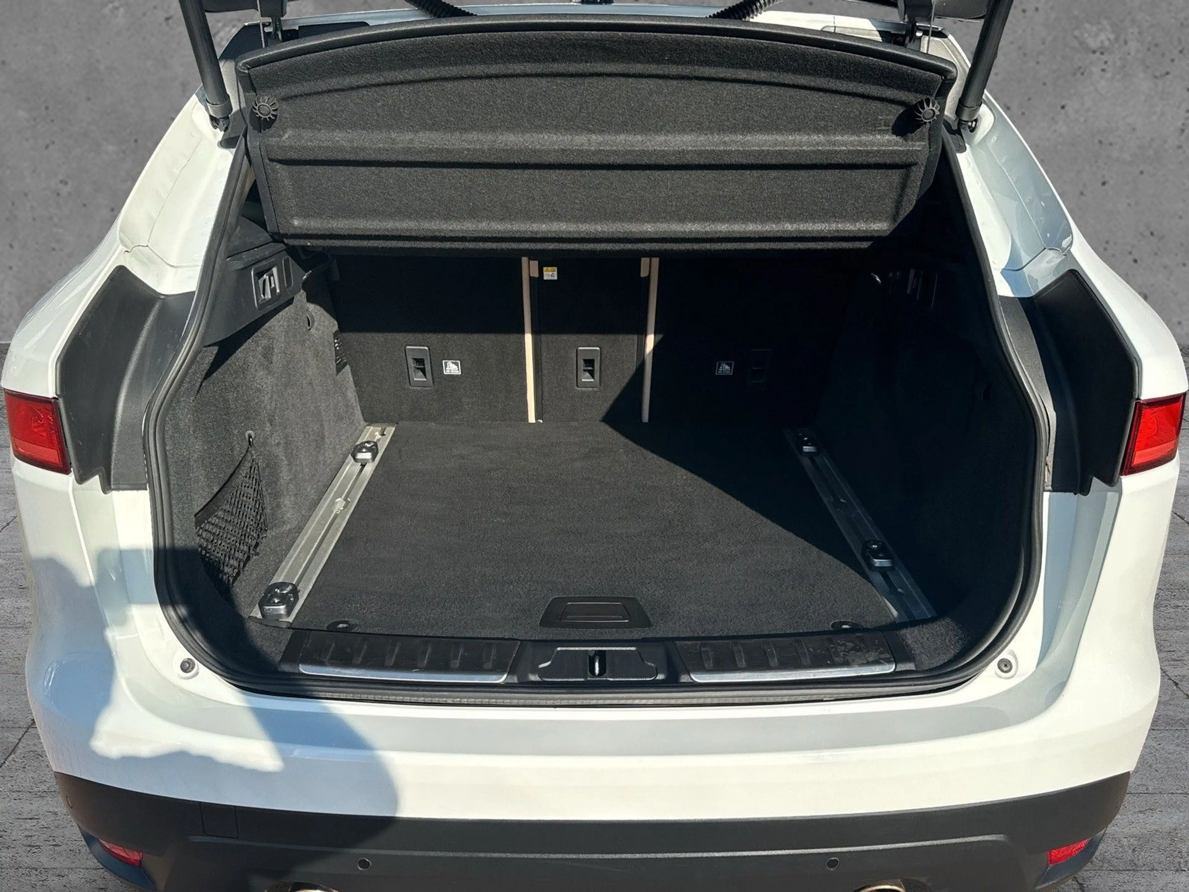 Jaguar F-Pace F-PACE Portfolio AWD R-CAM/HEADUP/LEDER/APP/ — photo 9