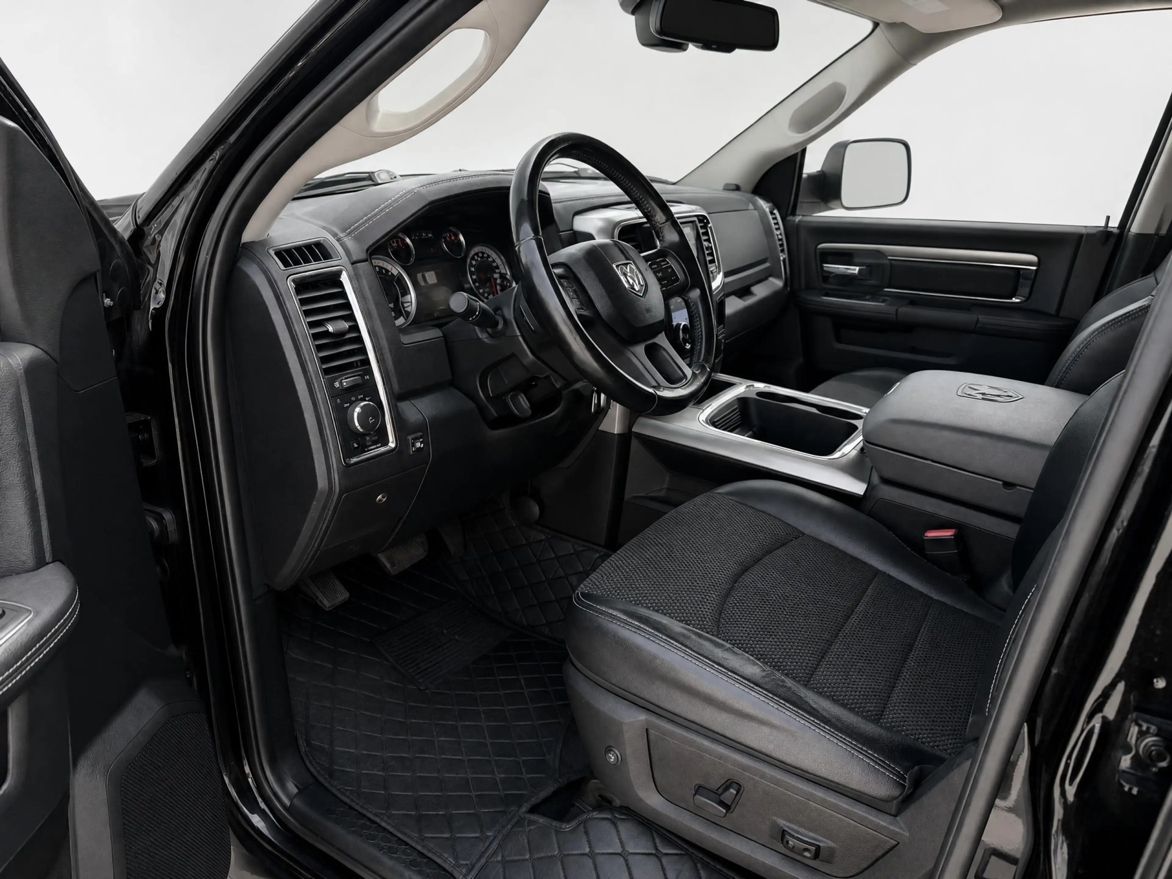 Dodge RAM 1500 5.7 V8 4x4 Crew Cab 5'7 | LPG 200L | multimed — photo 14
