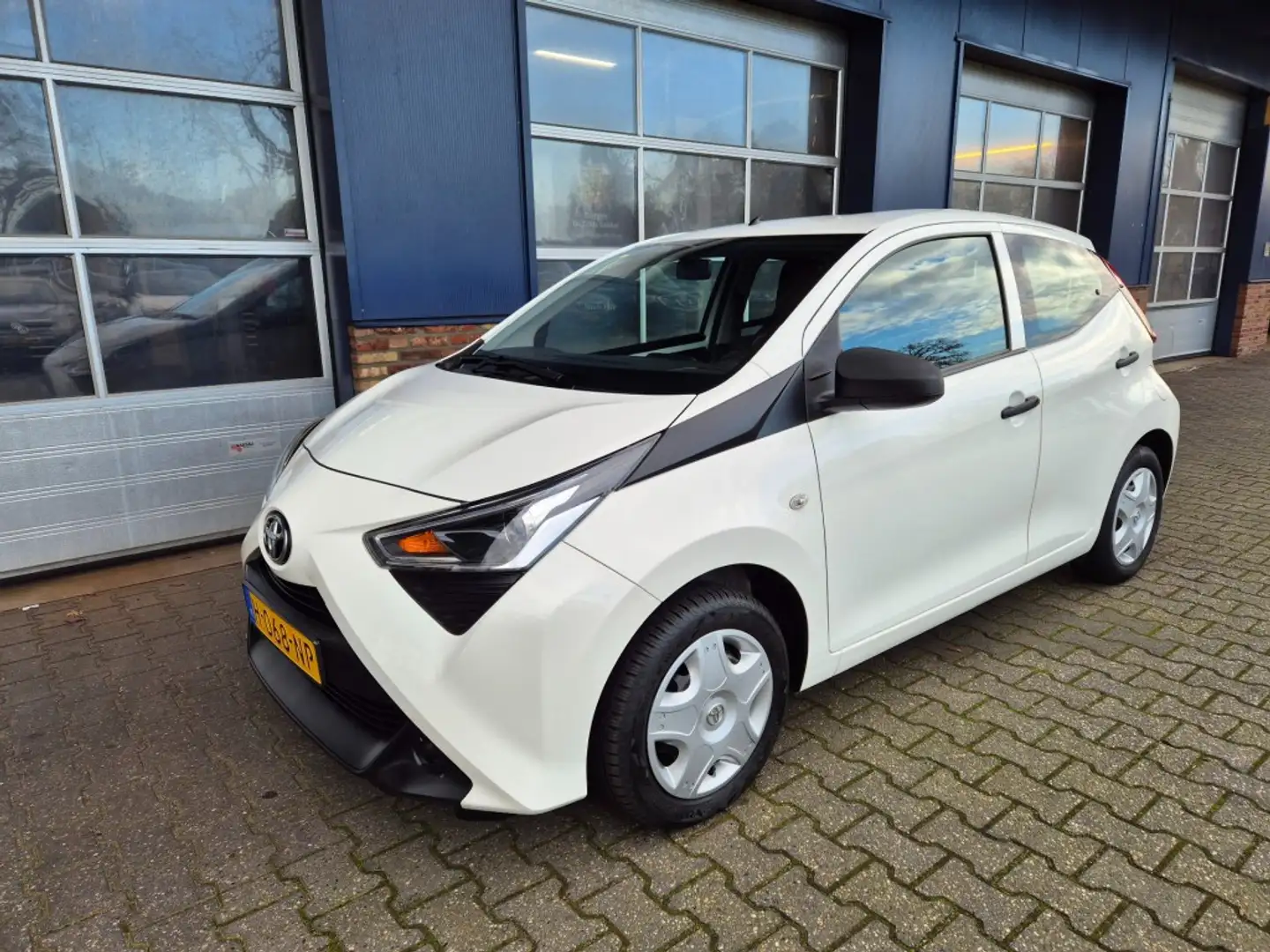Toyota Aygo 1.0 VVT-I X-FUN TREKHAAK, Bleutooth, ALL IN prijs! Blanc - 1