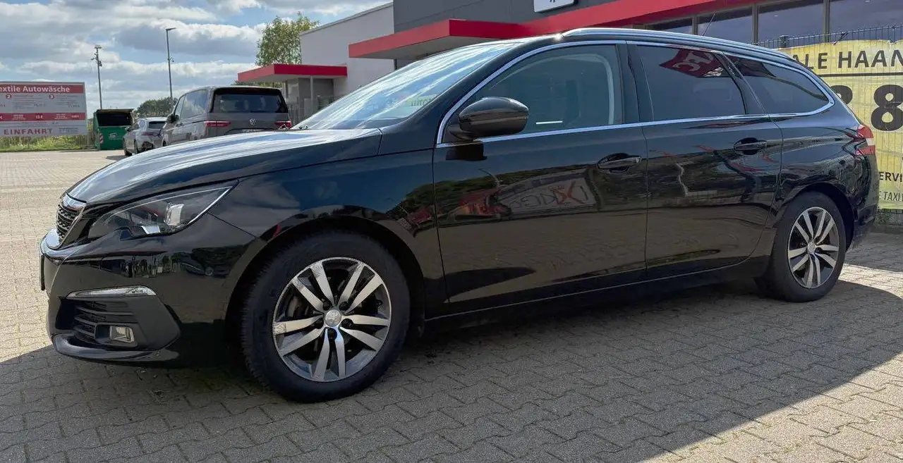 Peugeot 308 308 SW SW PureTech 130 GPF Stop — photo 1 of 24