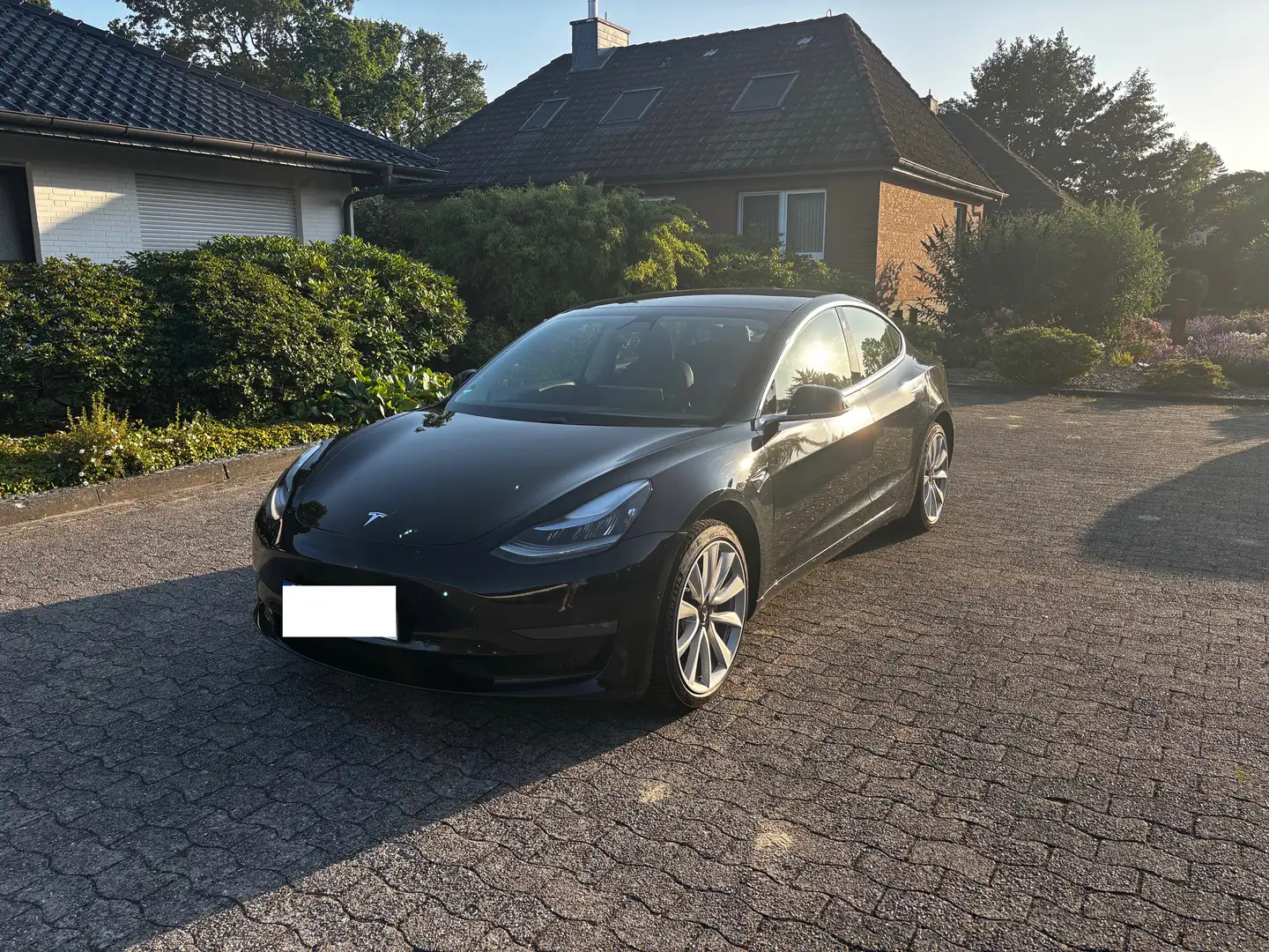 Tesla Model 3 Langstreckenbatt. Allradantrieb Dual Motor Schwarz - 1