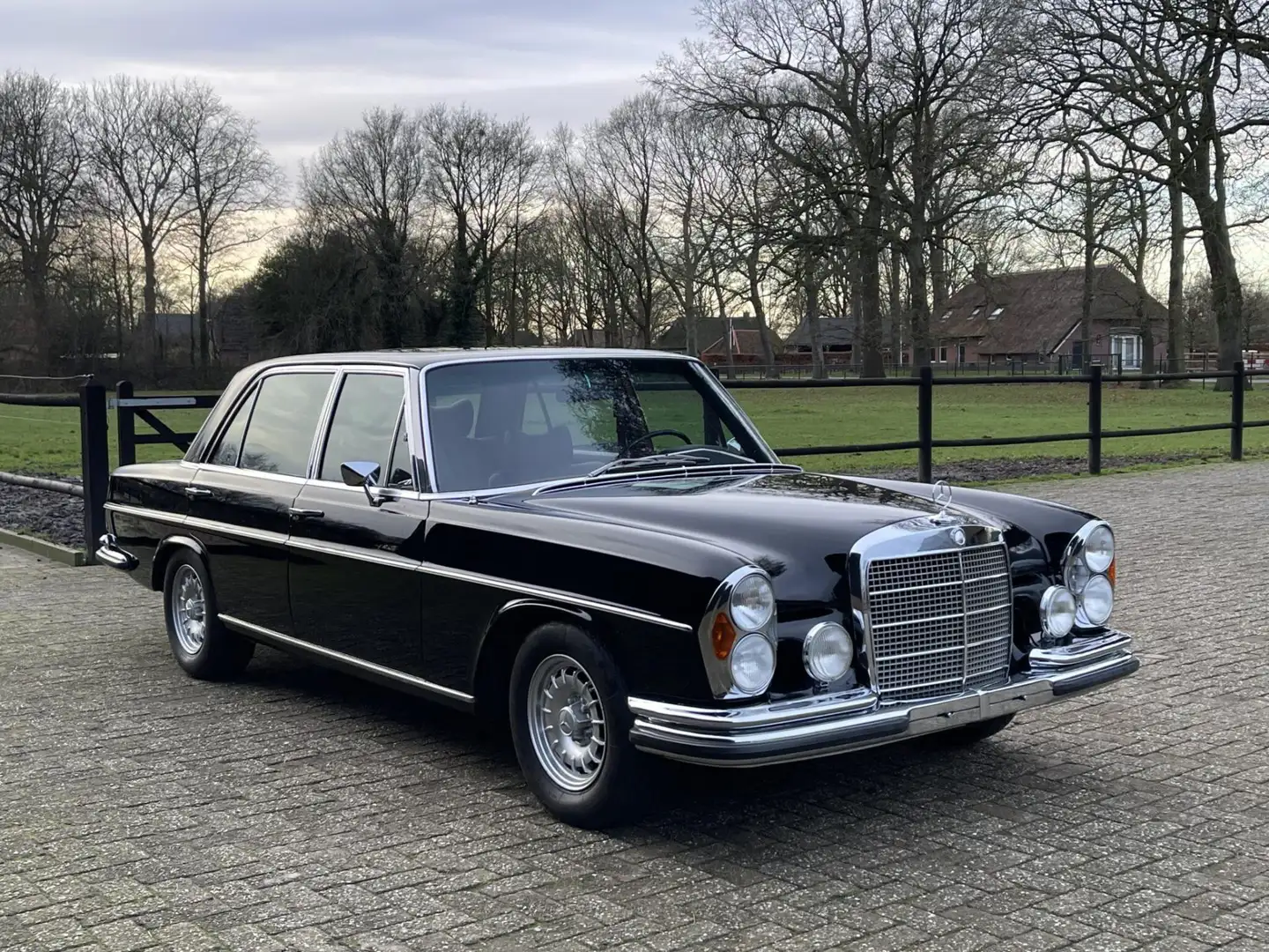 Mercedes-Benz 300 SEL 6.3 in zeer mooie gerestaureerde staat Schwarz - 1