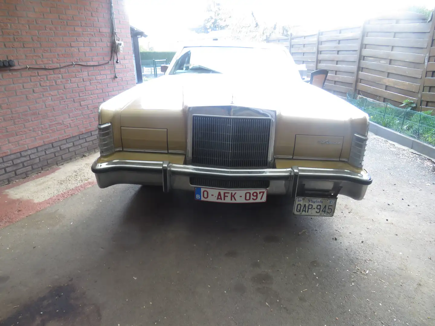 Lincoln Continental Gold - 1
