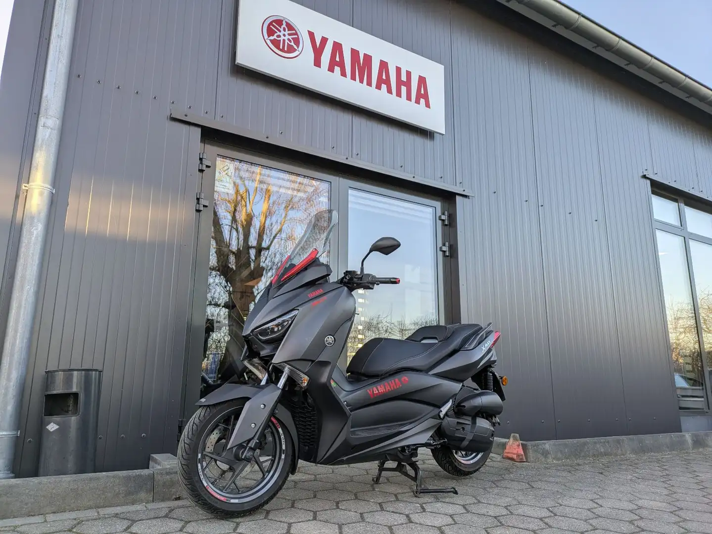Yamaha X-Max 125 Gris - 1