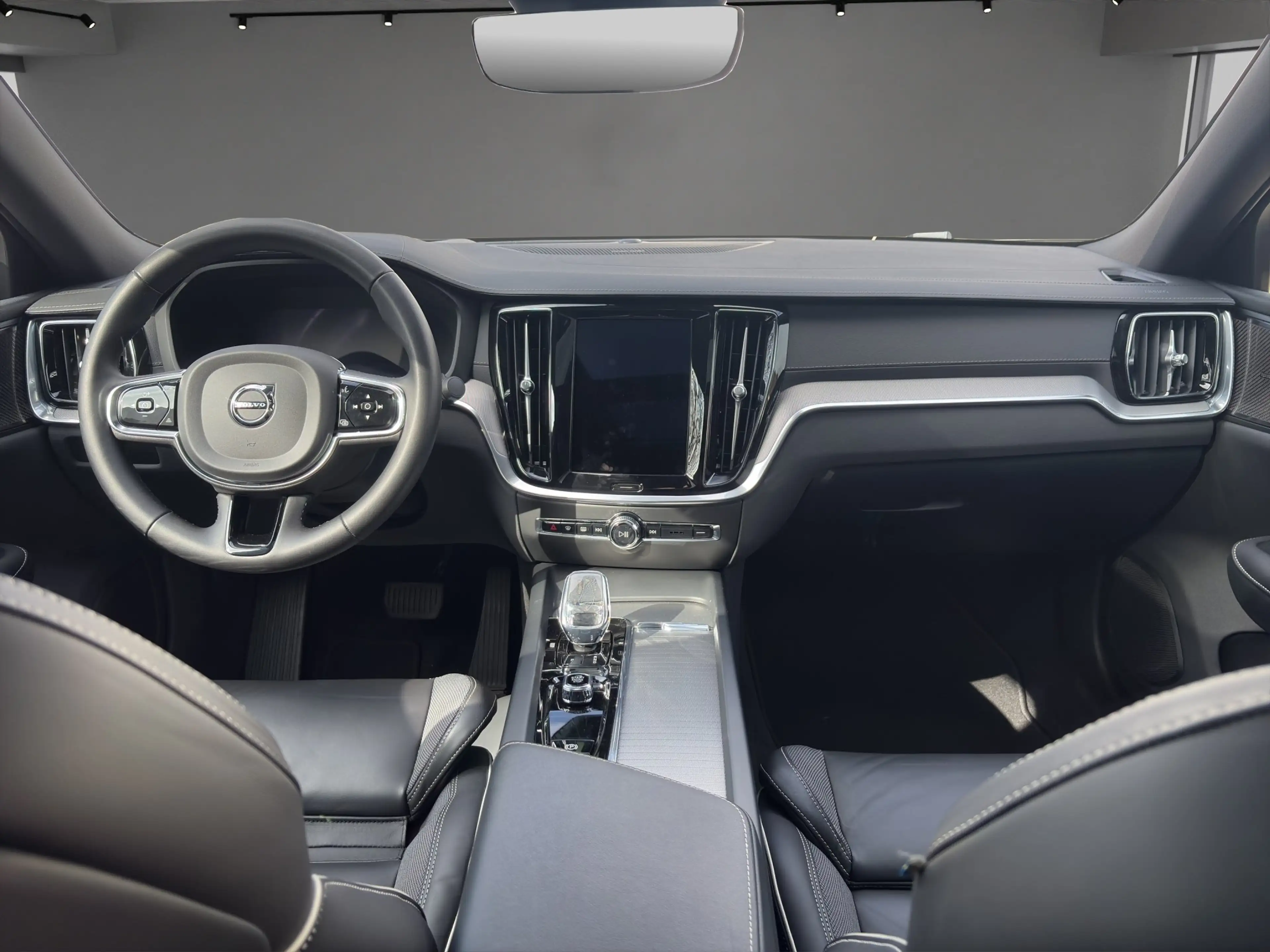 Volvo S60 Ultimate Dark AWD — photo 13